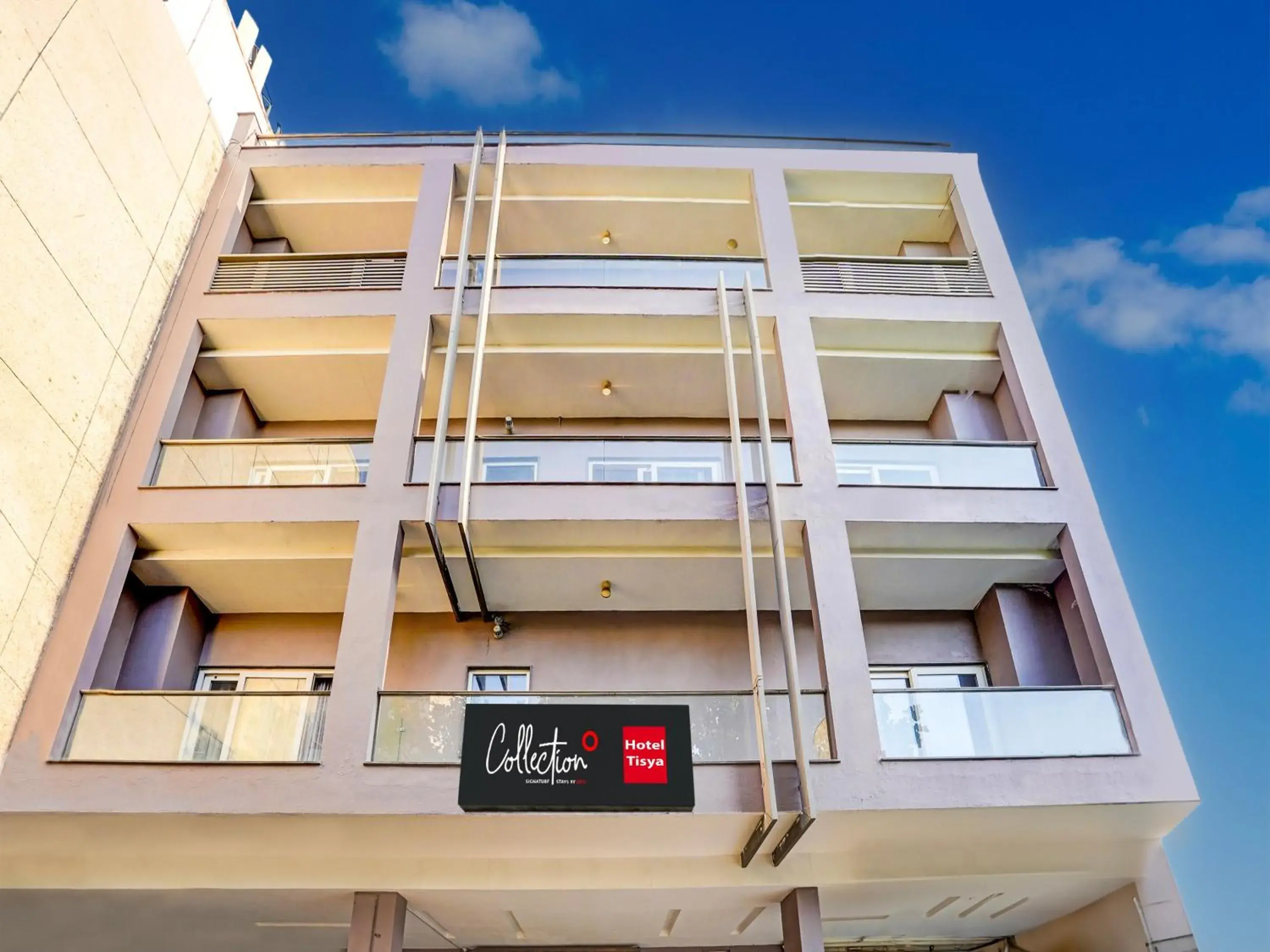 Facade/entrance in Super Townhouse Pitampura West Enclave Facade/entrance in Super Townhouse Pitampura West Enclave