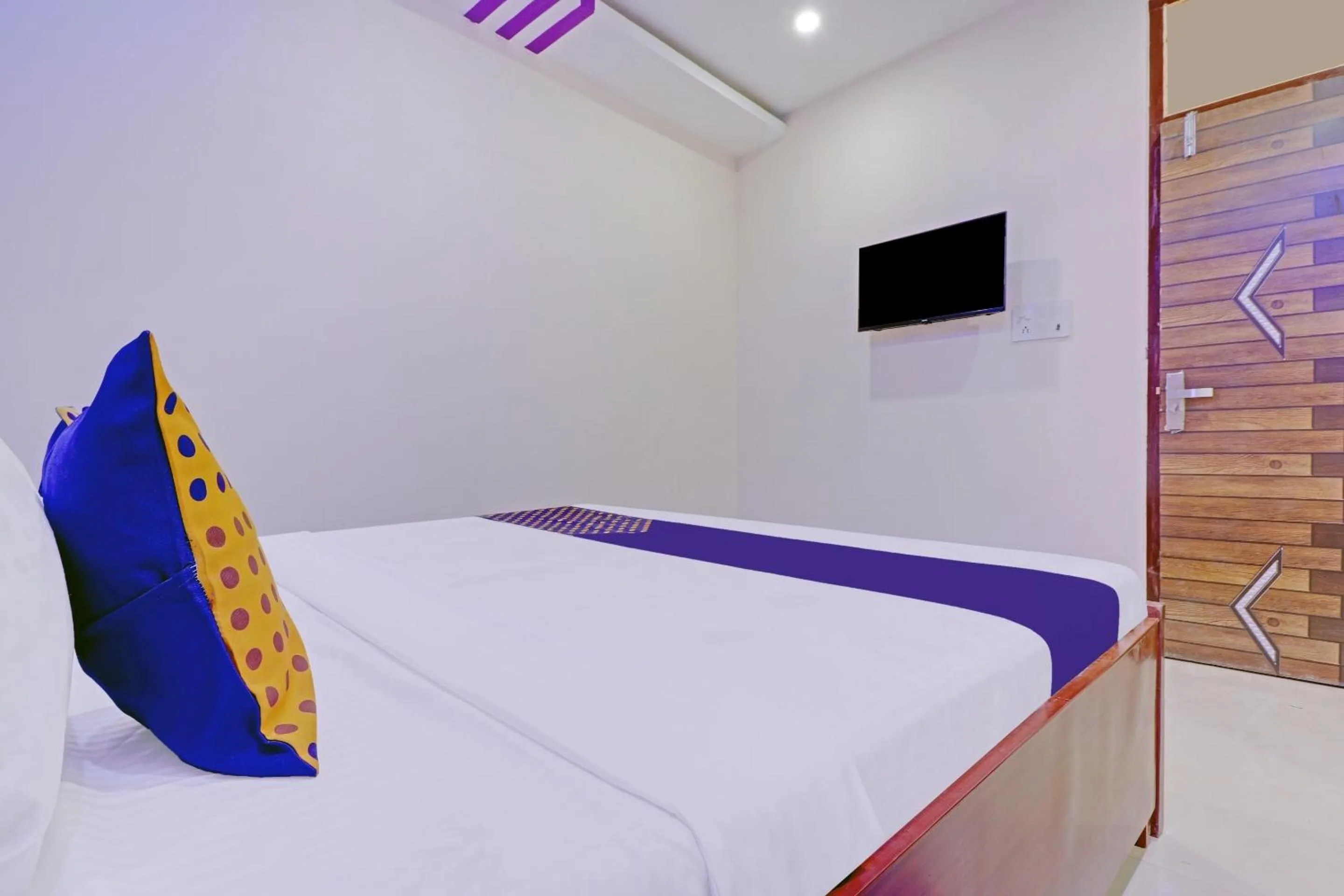 Bedroom, Bed in Hotel O Redison inn