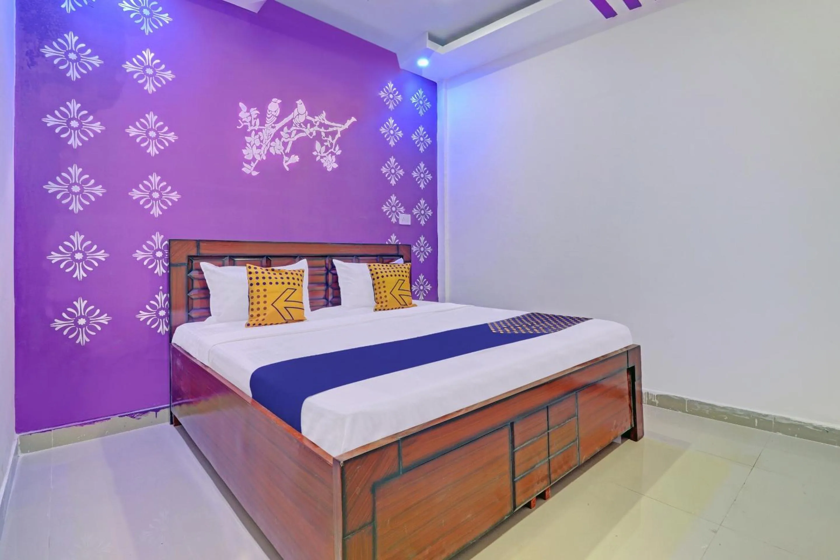 Bedroom, Bed in Hotel O Redison inn