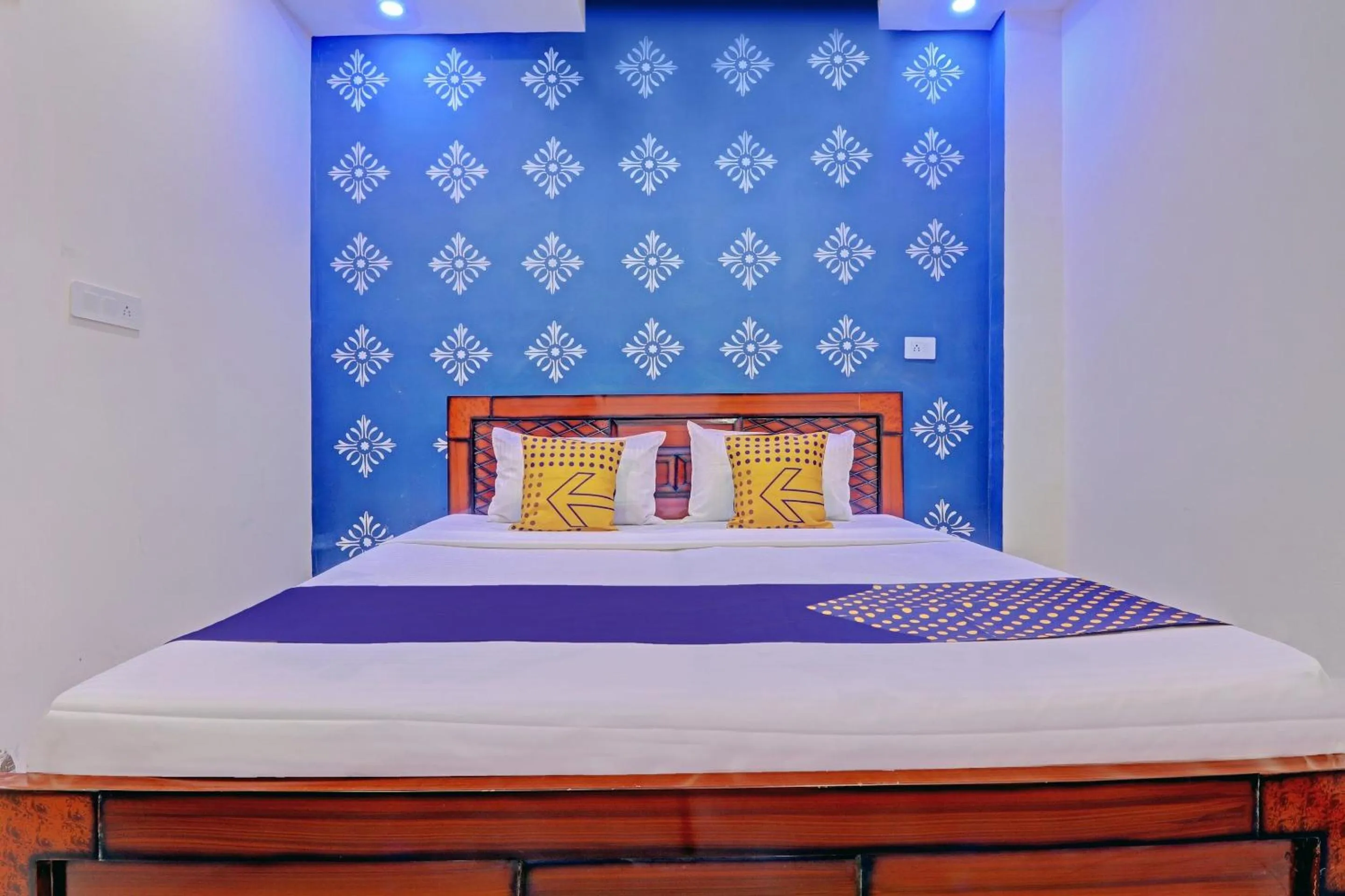 Bedroom, Bed in Hotel O Redison inn