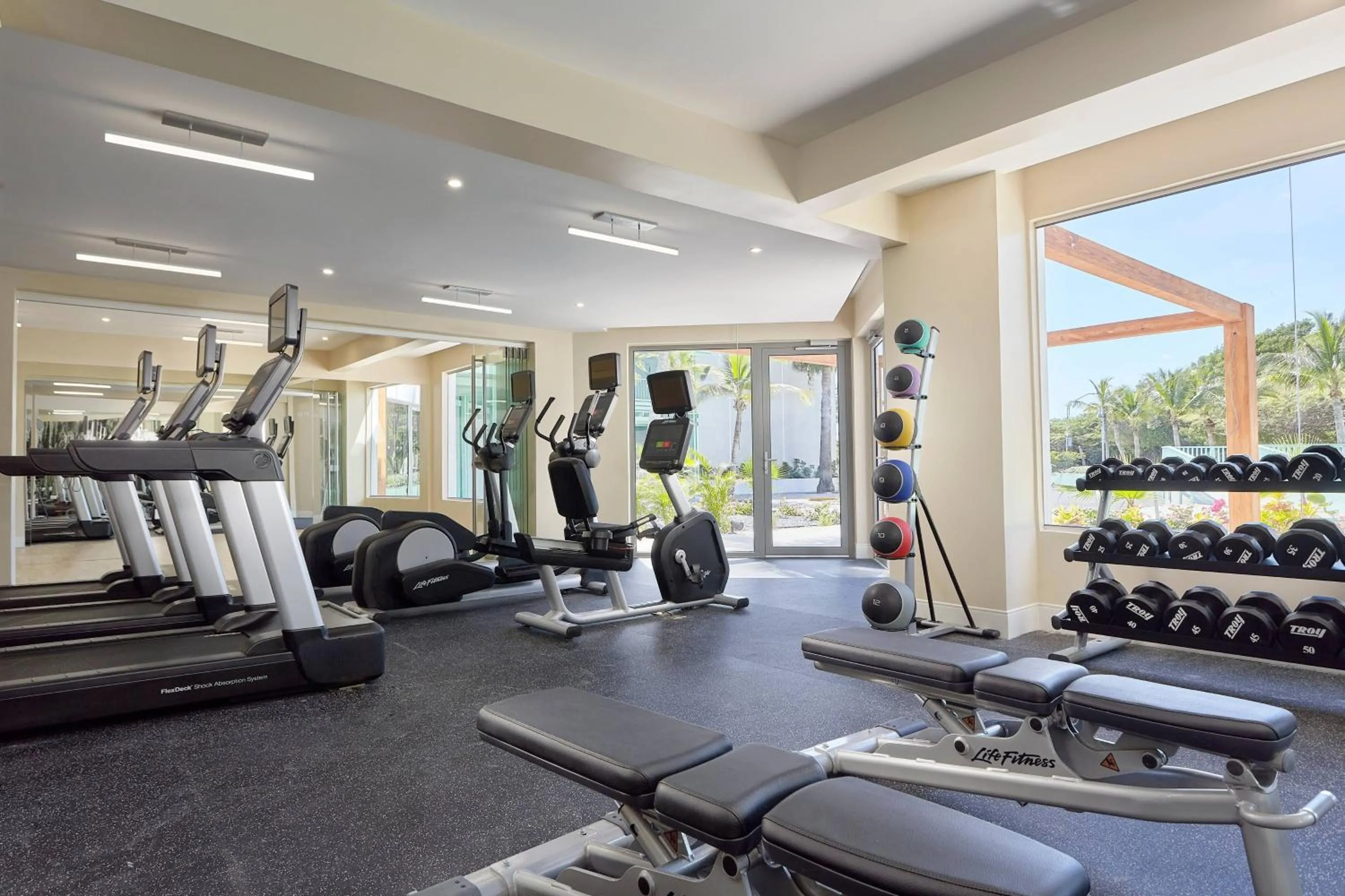 Fitness centre/facilities in Courtyard by Marriott Aruba Resort