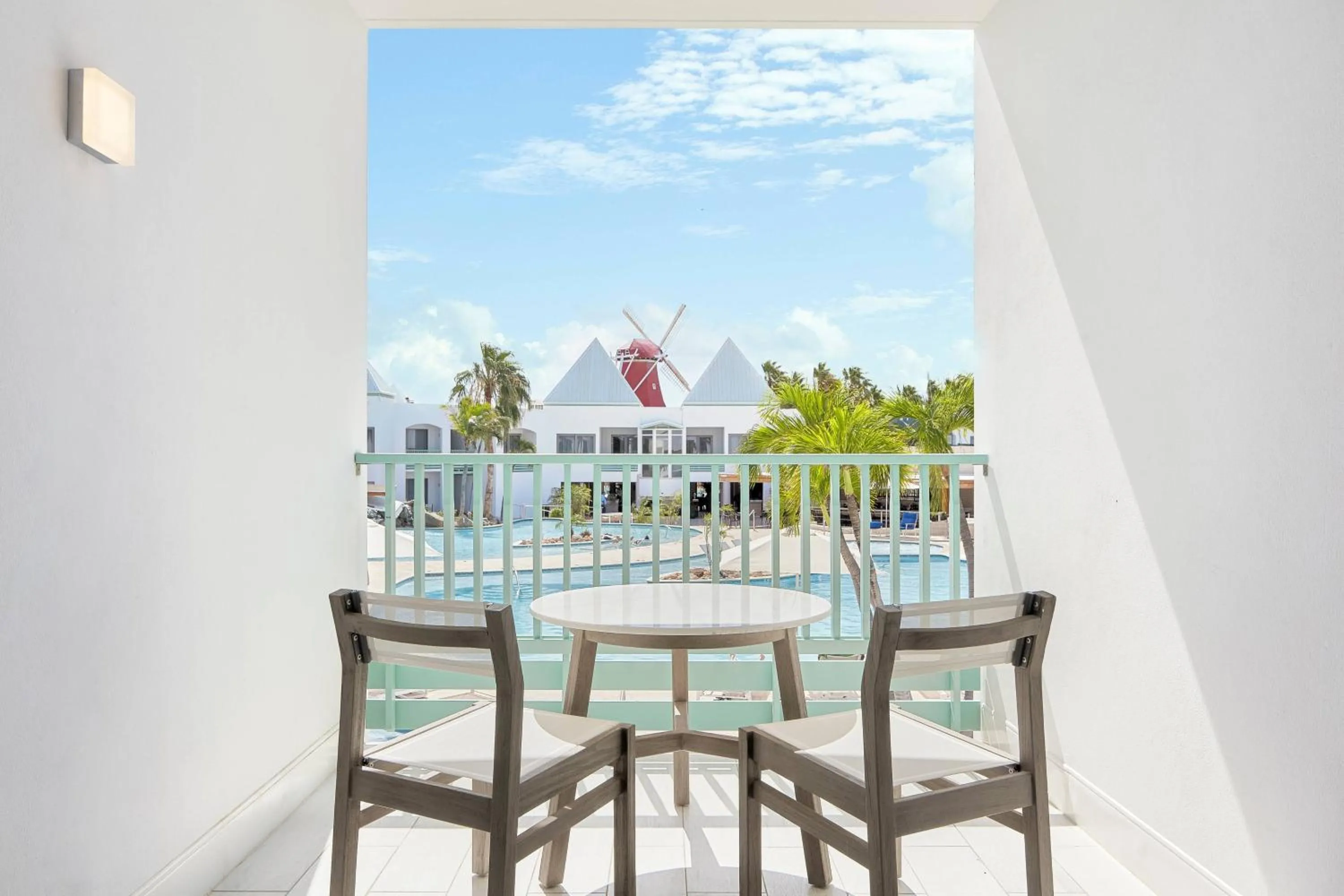 Swimming pool in Courtyard by Marriott Aruba Resort