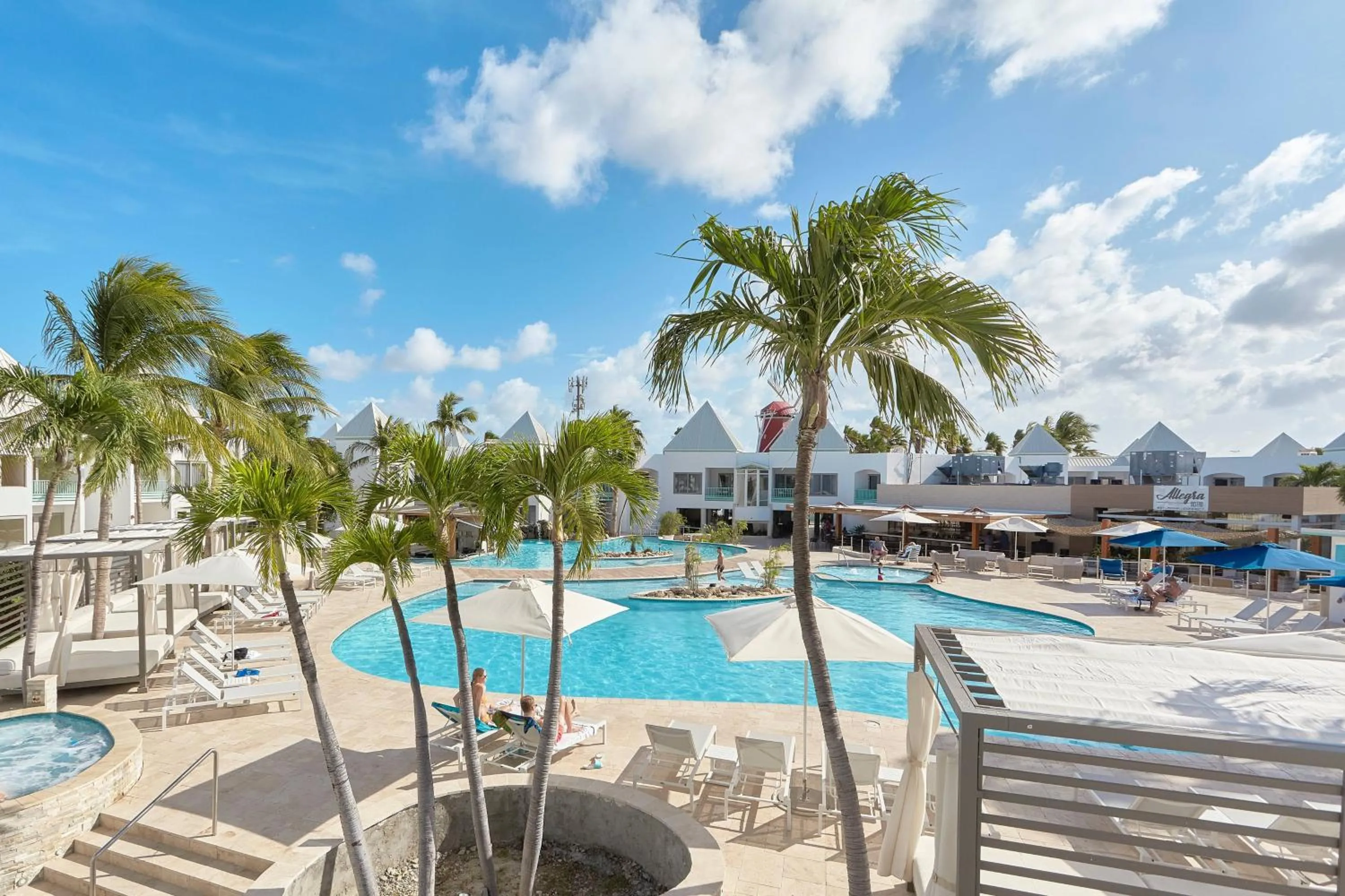 Swimming pool in Courtyard by Marriott Aruba Resort