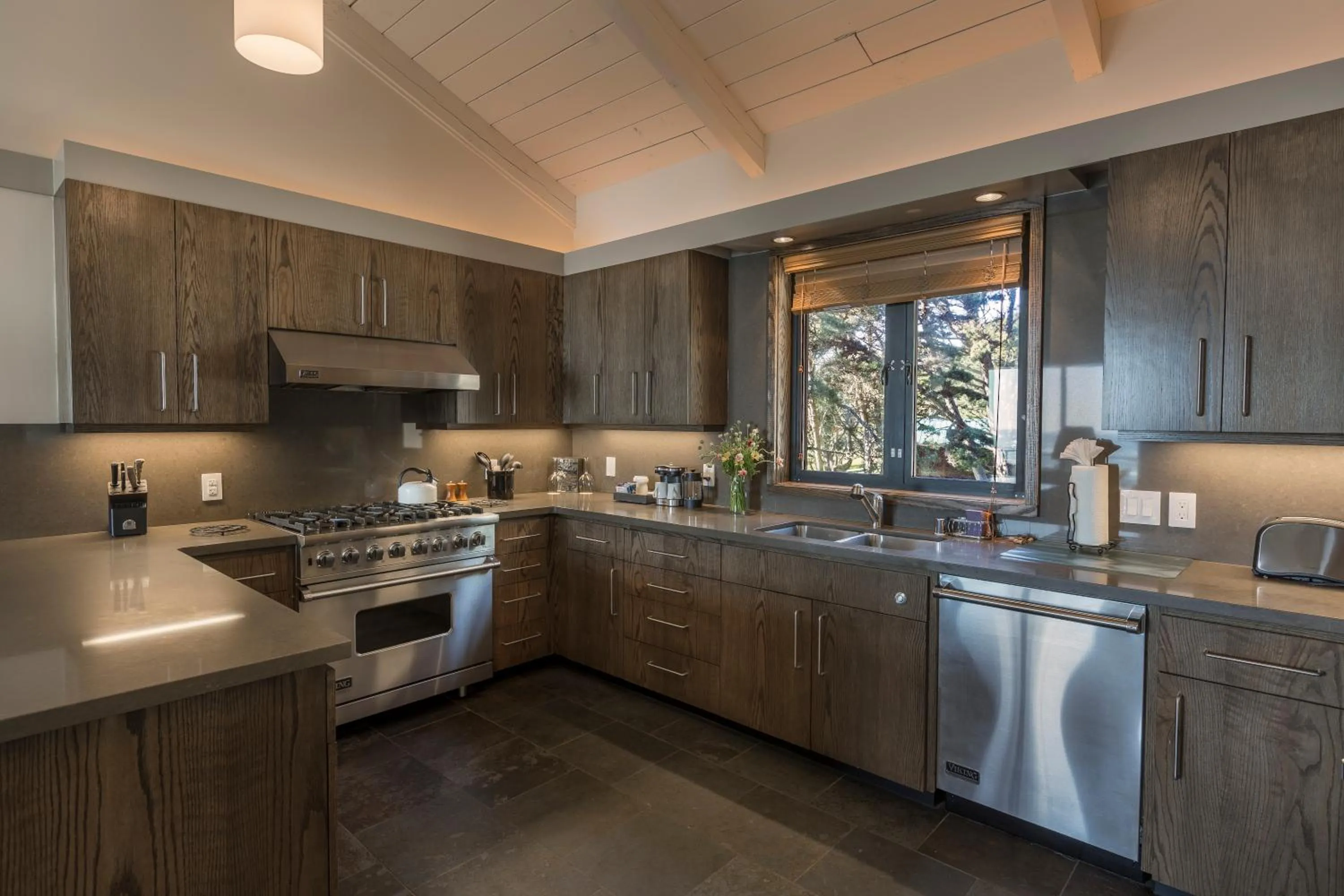 Kitchen or kitchenette in Heritage House Resort & Spa