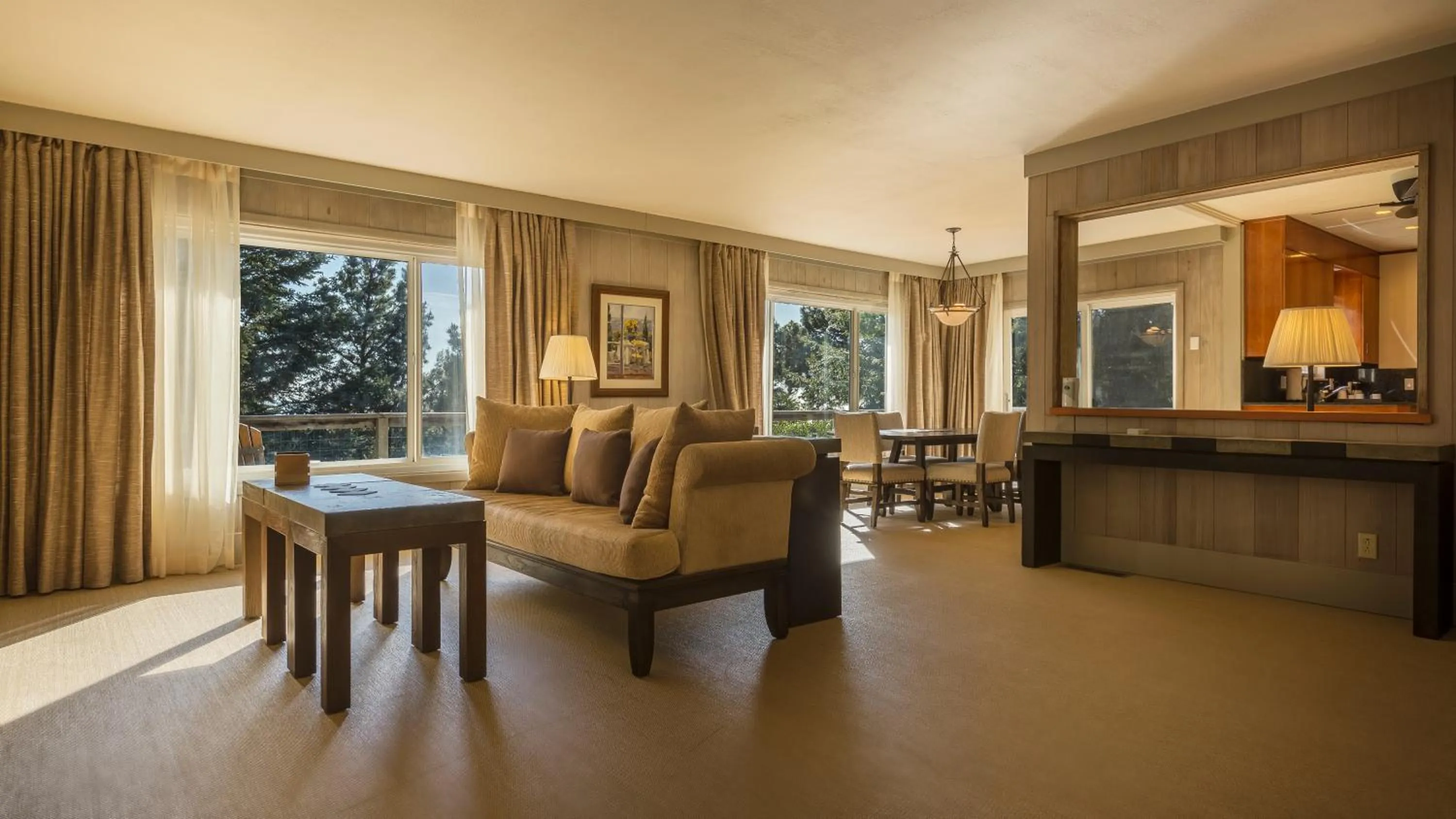 Communal lounge/ TV room in Heritage House Resort & Spa