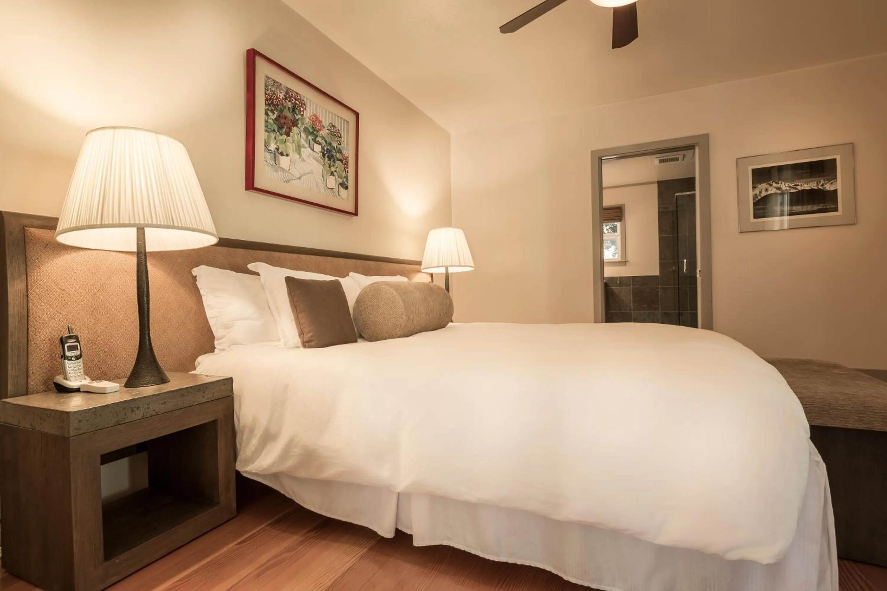 Bed in Heritage House Resort & Spa