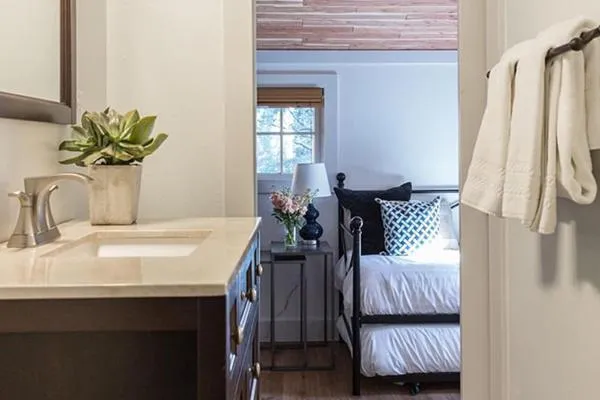 Bed in Heritage House Resort & Spa