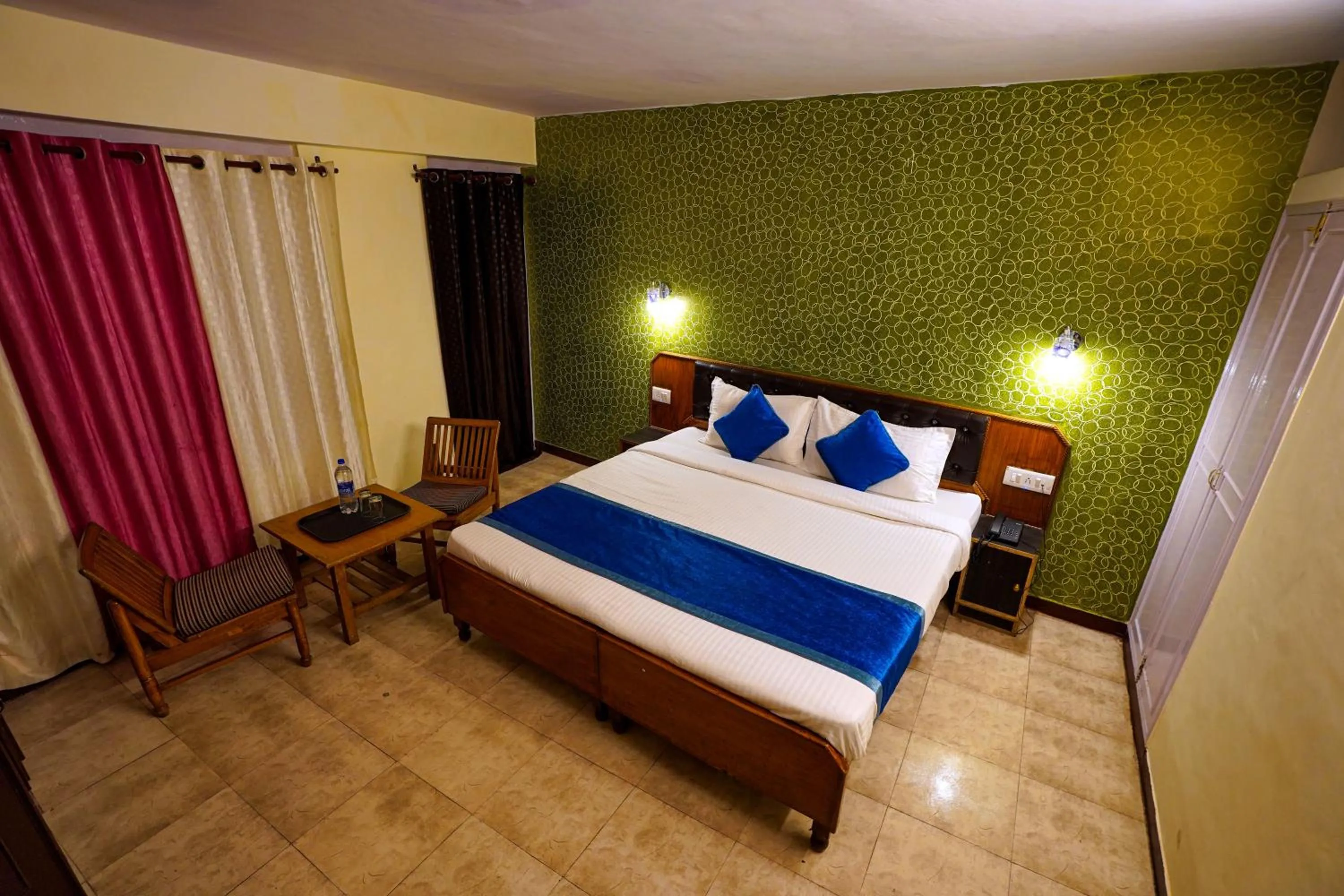 Bed in Hotel Atithi Mall Road