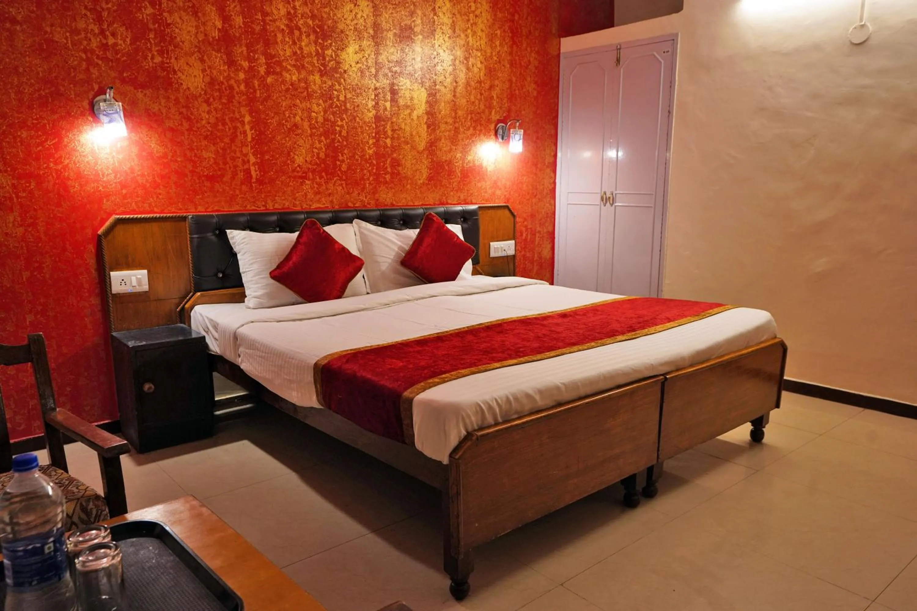 Bed in Hotel Atithi Mall Road