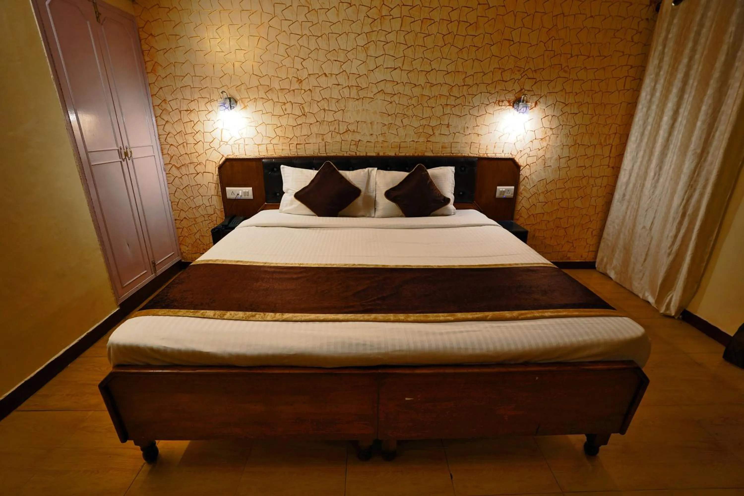 Bedroom, Bed in Hotel Atithi Mall Road