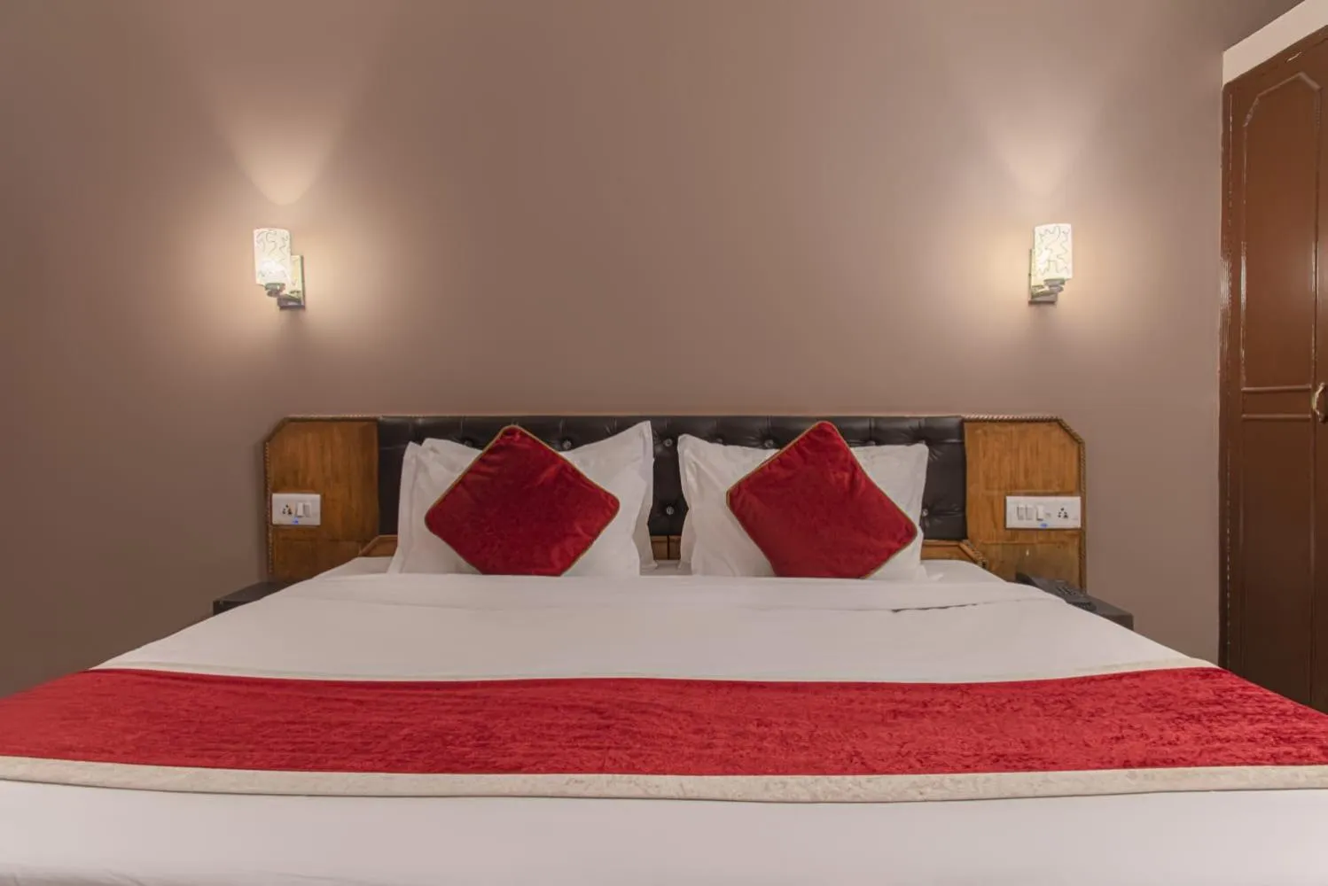 Bedroom, Bed in Hotel Atithi Mall Road