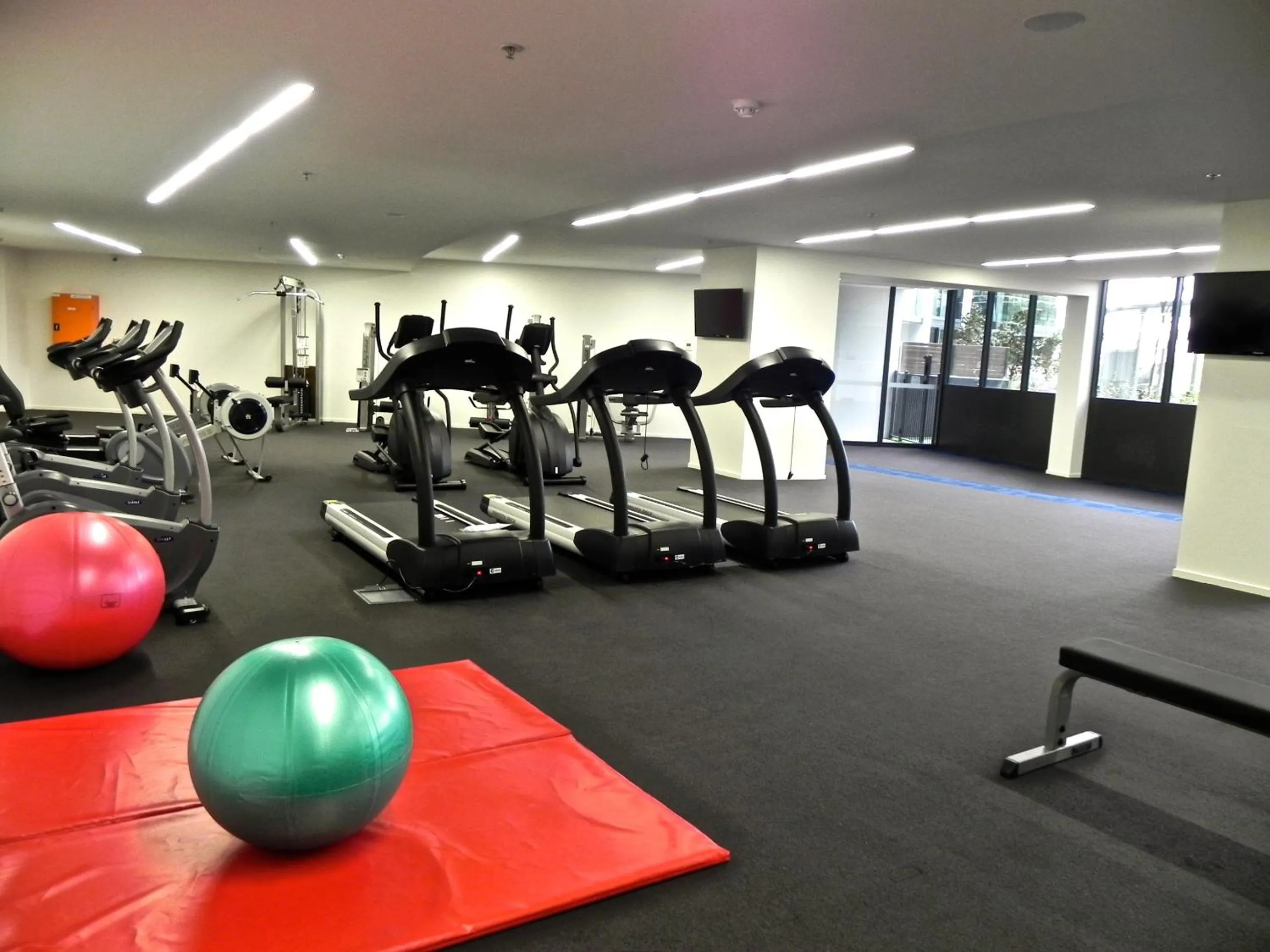 Fitness centre/facilities in AAC Apartments - Manhattan