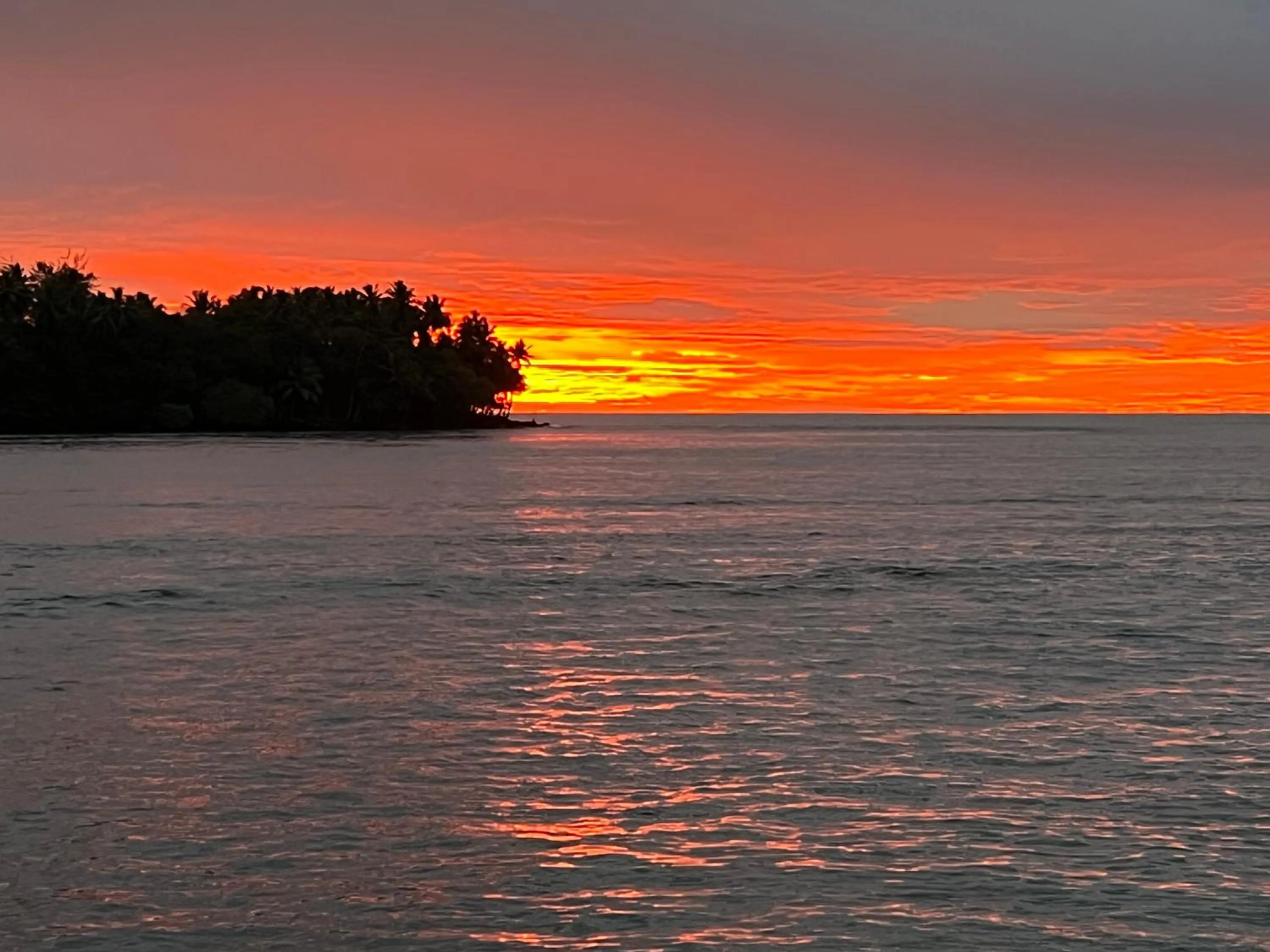 Restaurant/places to eat in Madang Resort