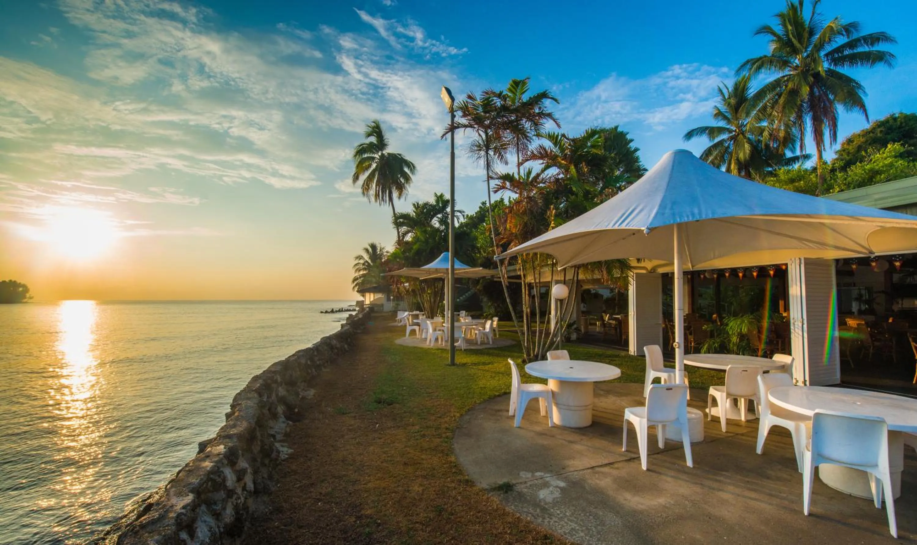 Restaurant/places to eat in Madang Resort