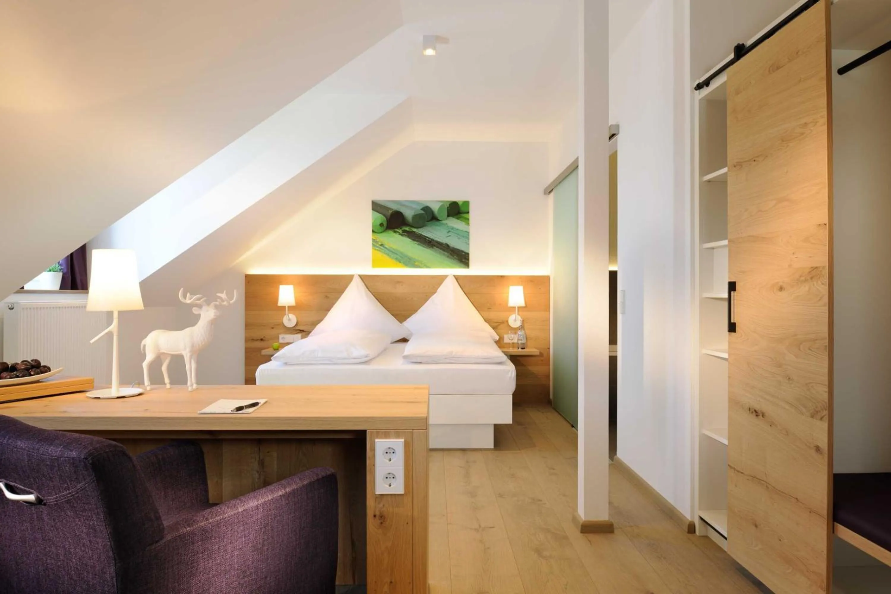 Photo of the whole room, Bed in Hirsch - Das Ellwanger Landhotel