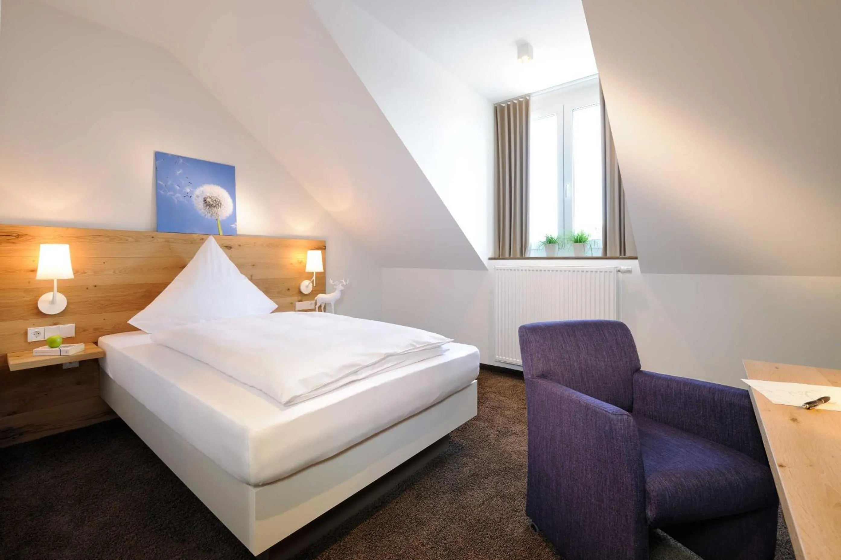 Photo of the whole room, Bed in Hirsch - Das Ellwanger Landhotel