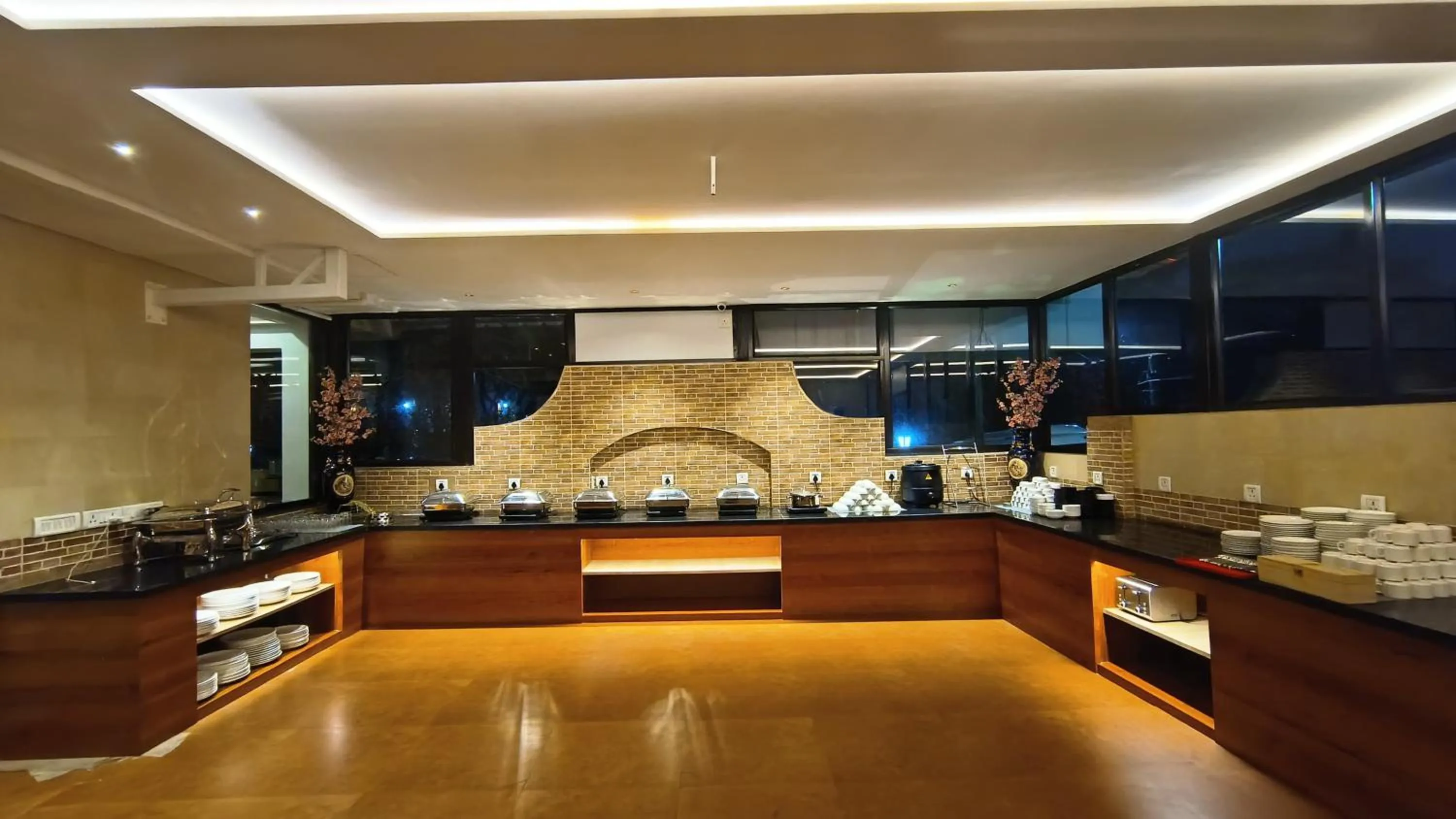 Restaurant/places to eat in Golden Landmark Green Valley Beach Resort