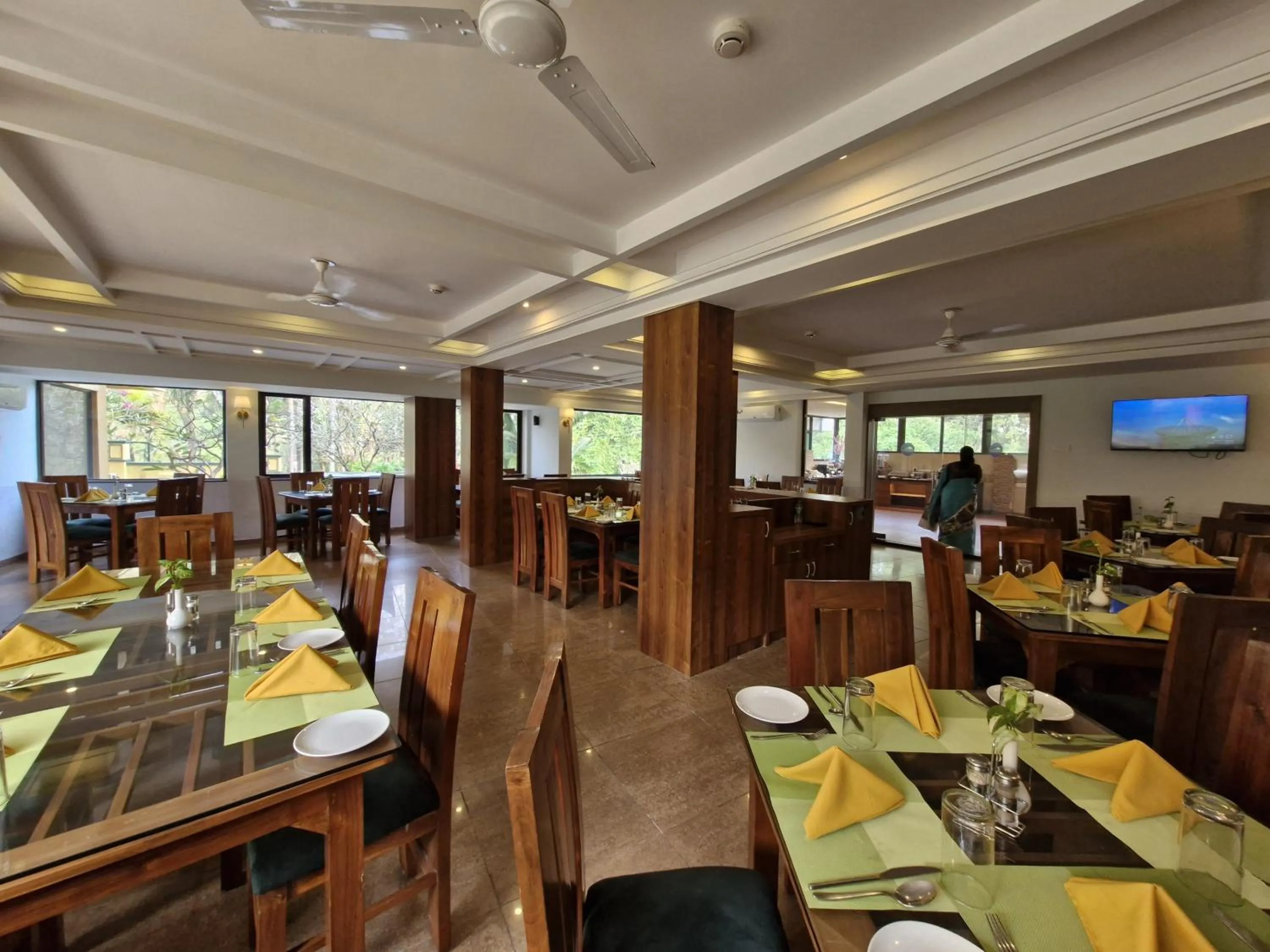 Restaurant/places to eat in Golden Landmark Green Valley Beach Resort