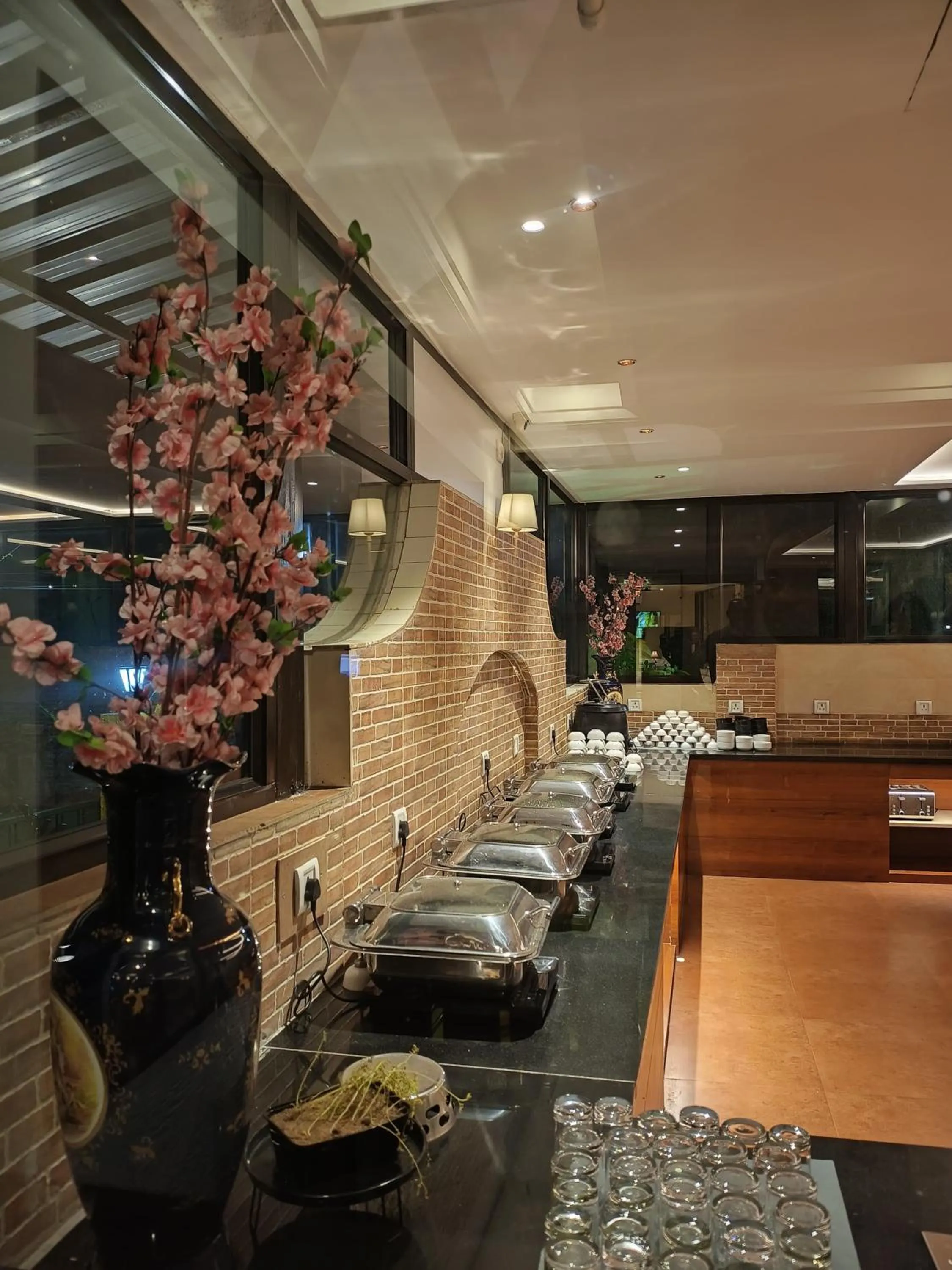 Restaurant/places to eat in Golden Landmark Green Valley Beach Resort