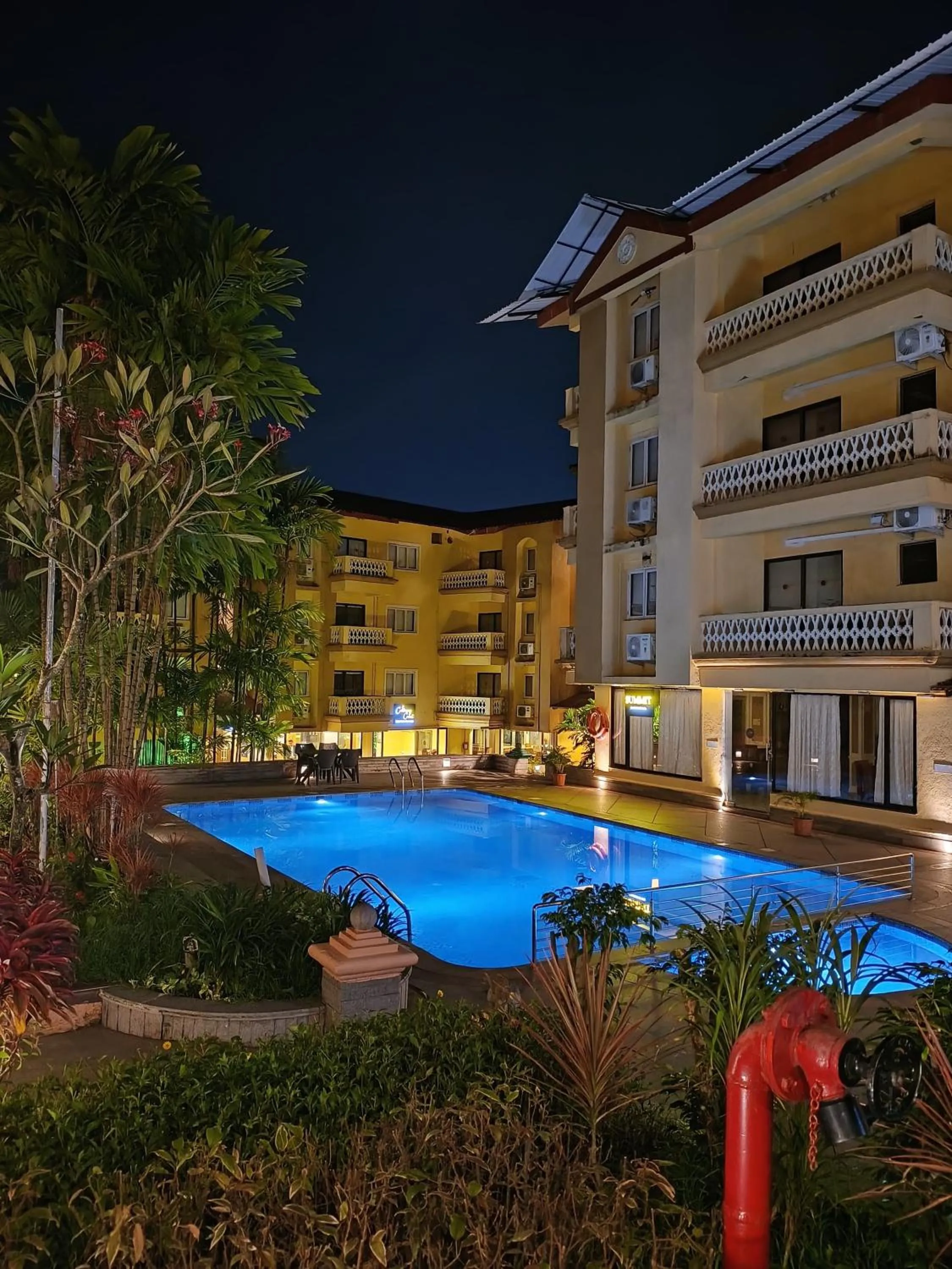 Swimming pool in Golden Landmark Green Valley Beach Resort