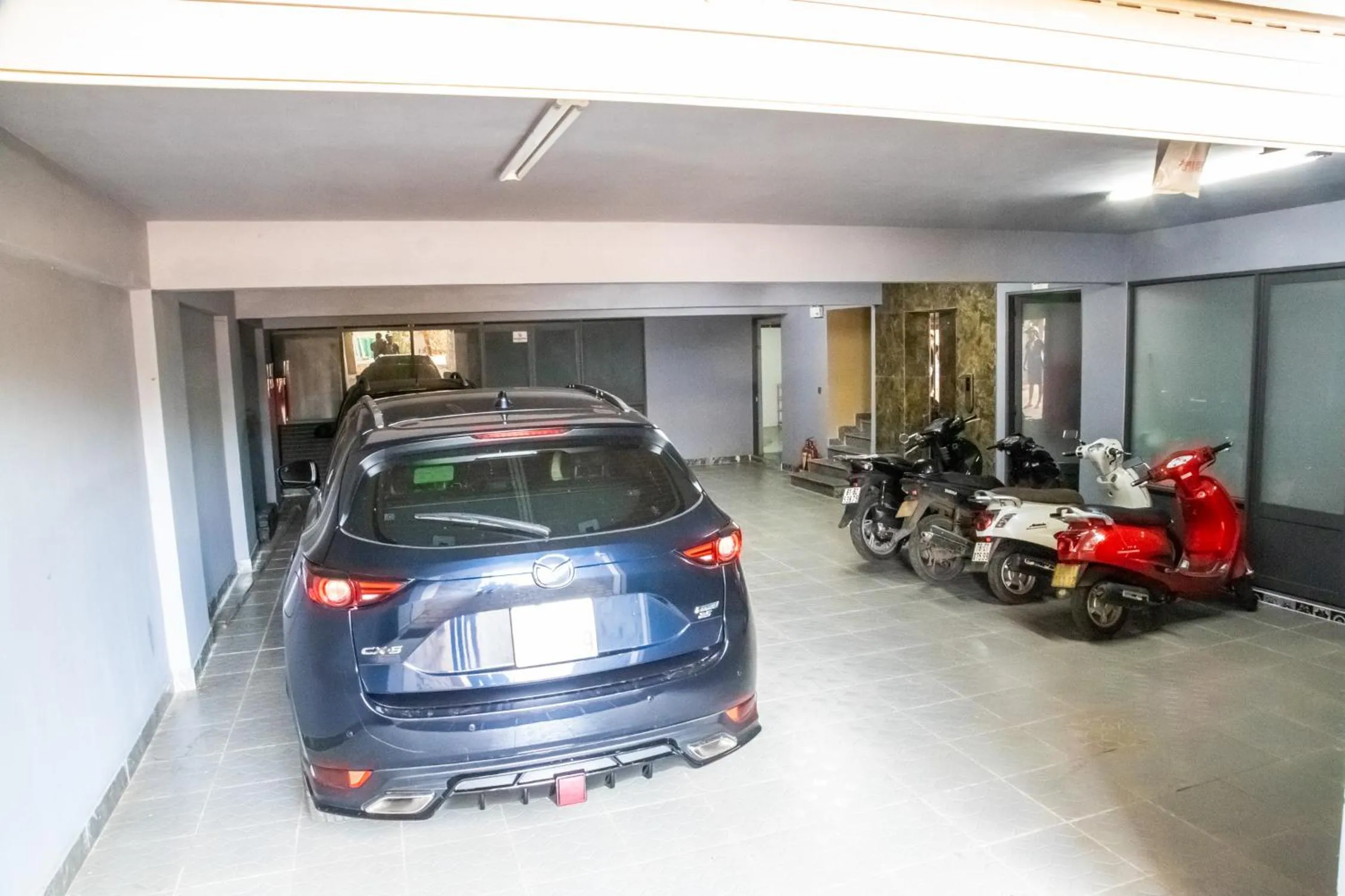 LA MIA Lakeview Hotel