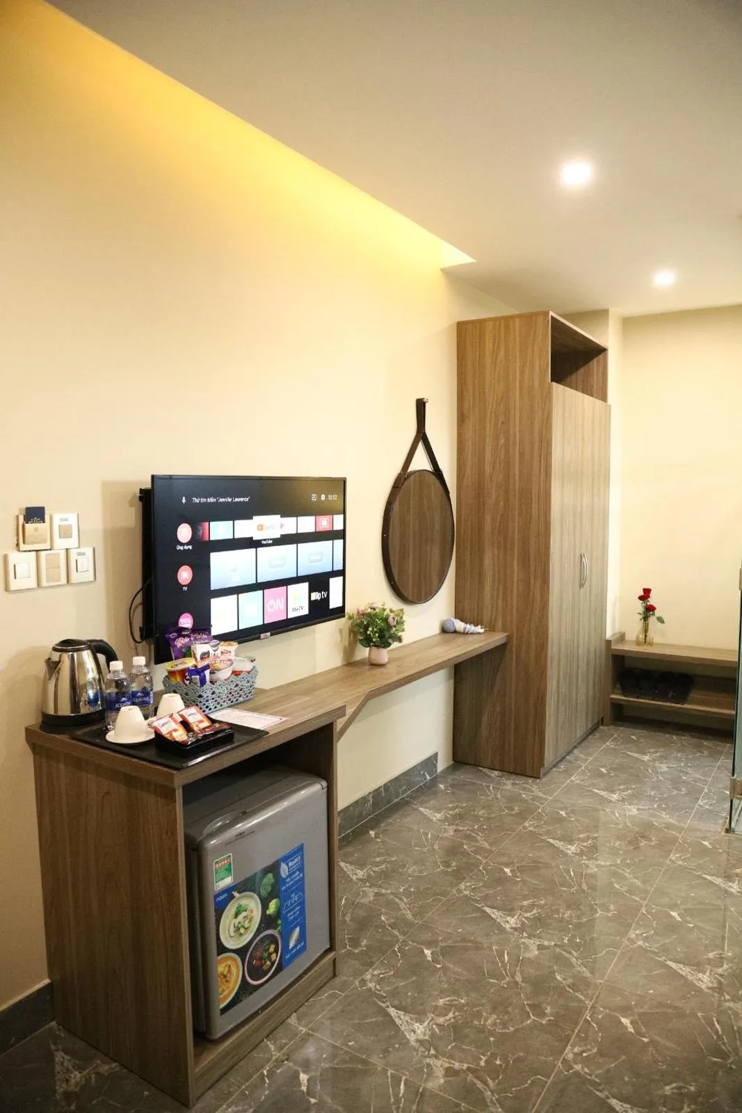 LA MIA Lakeview Hotel