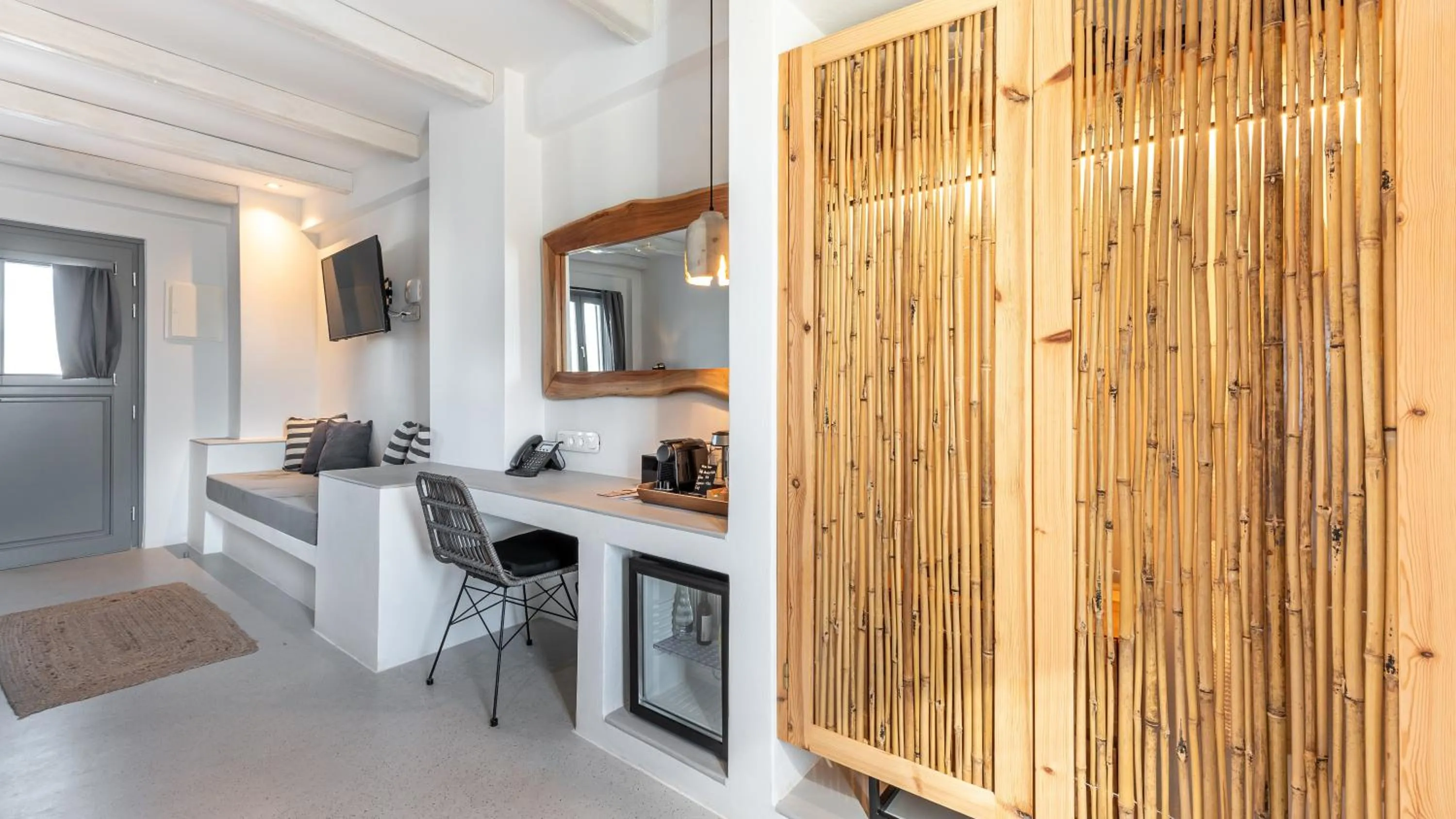 Coffee/tea facilities in Paros Cape Suites