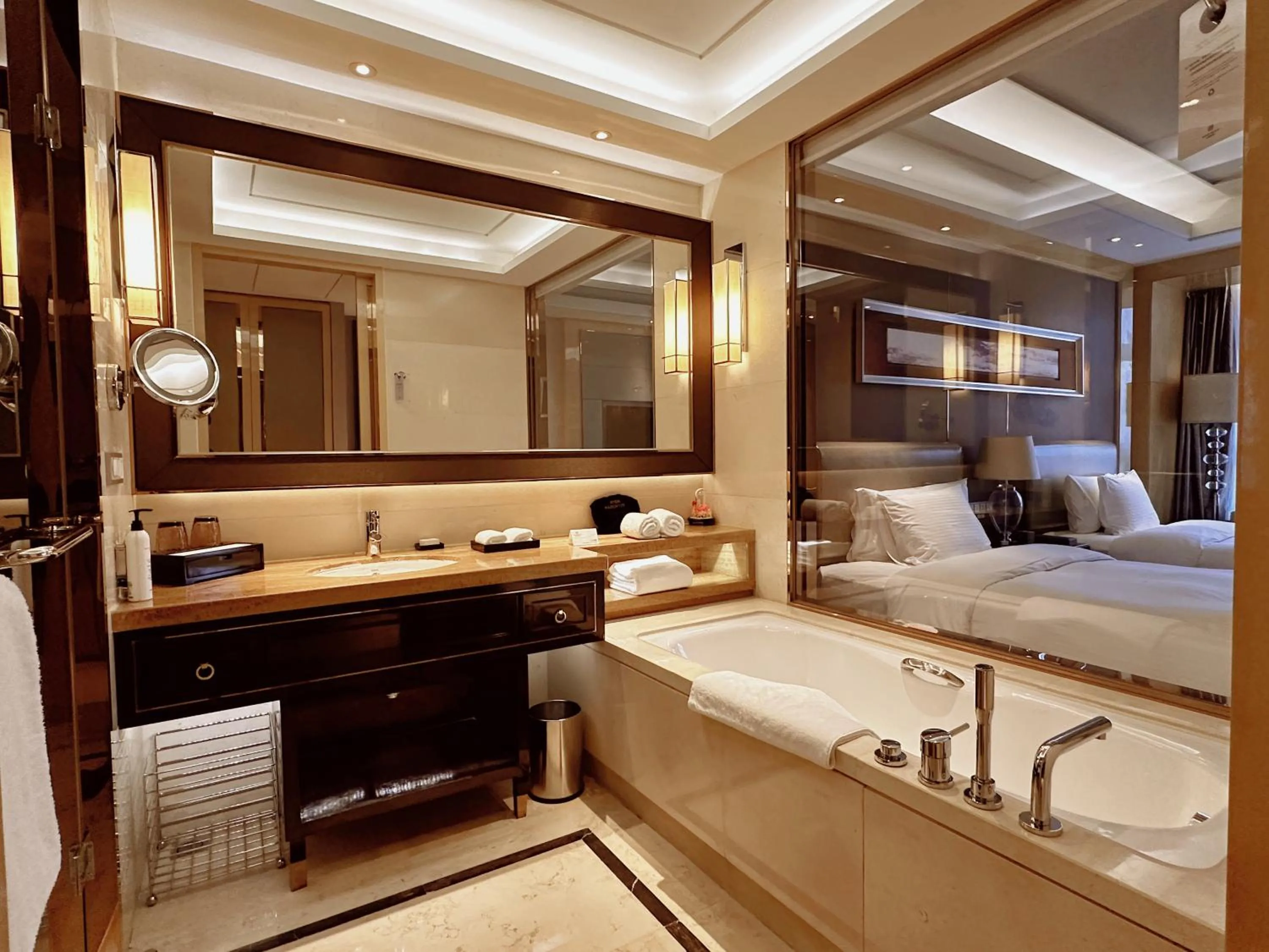 Toilet, Bed in Wanda Realm Dandong