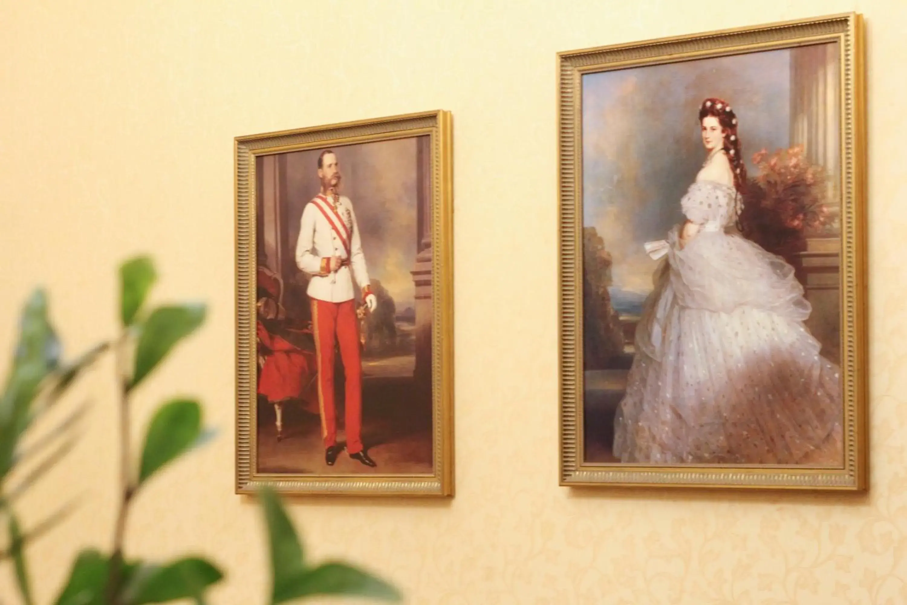 People in Pension Opera Suites I Self Check In People in Pension Opera Suites I Self Check In