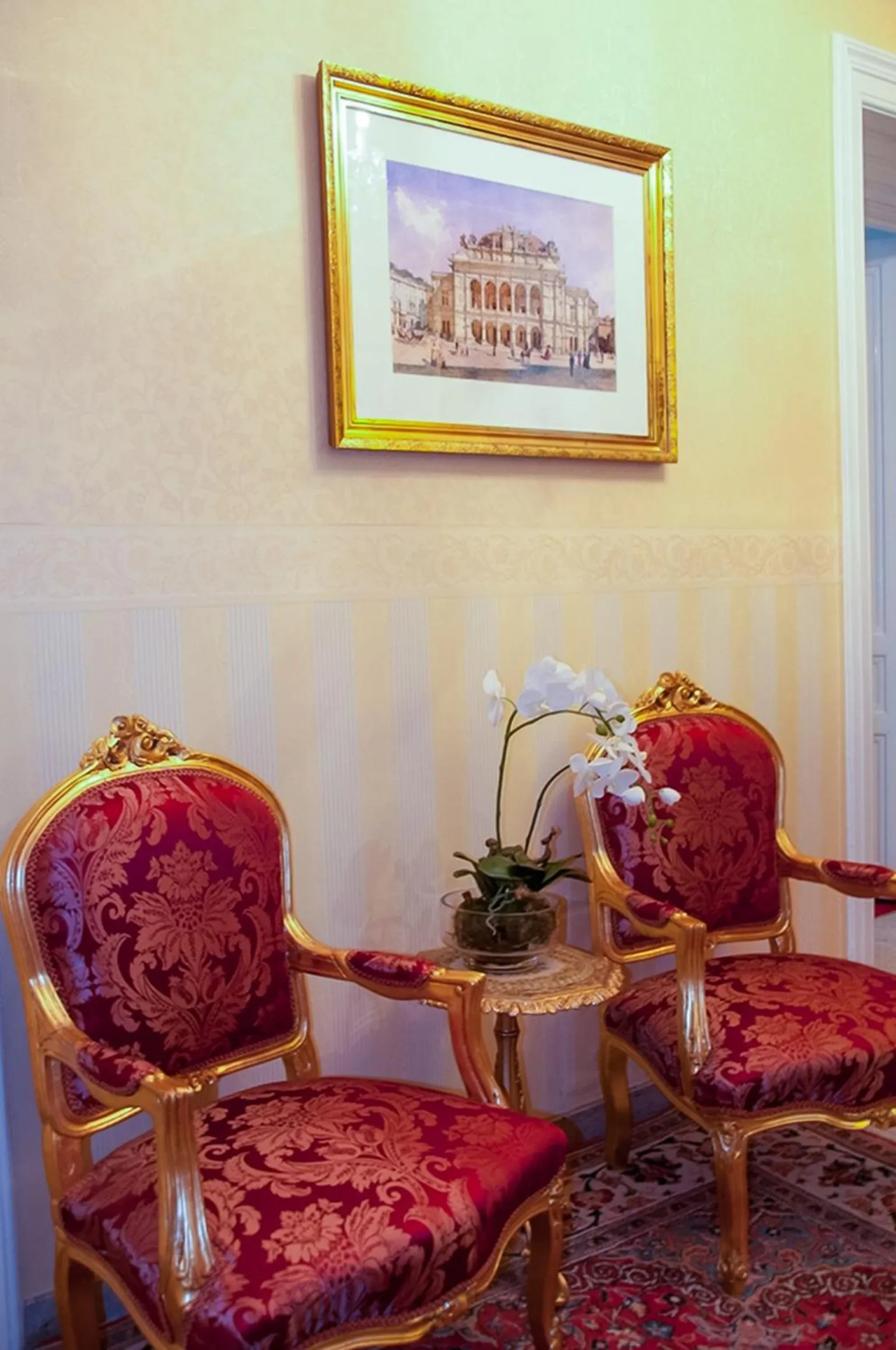 Lobby or reception in Pension Opera Suites I Self Check In