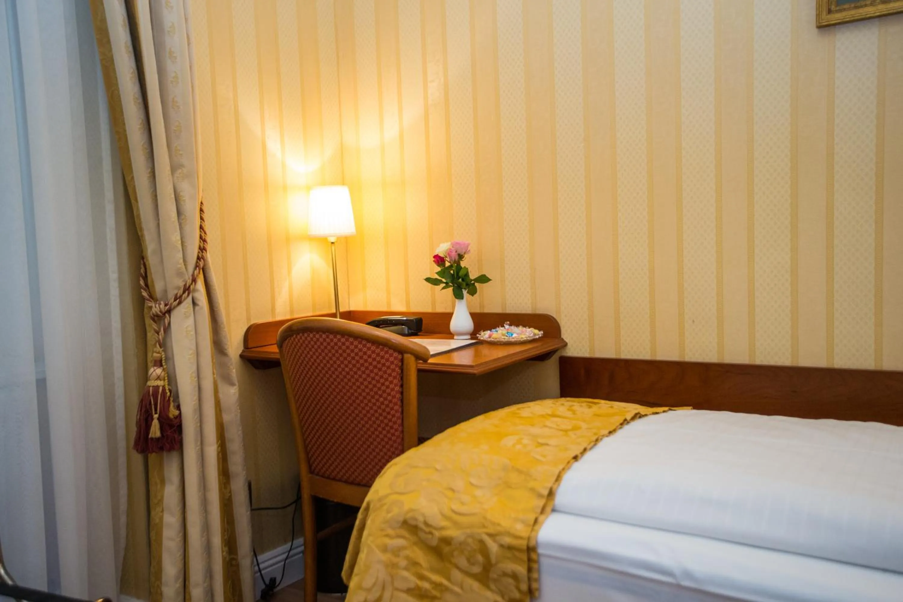 Bed in Pension Opera Suites I Self Check In