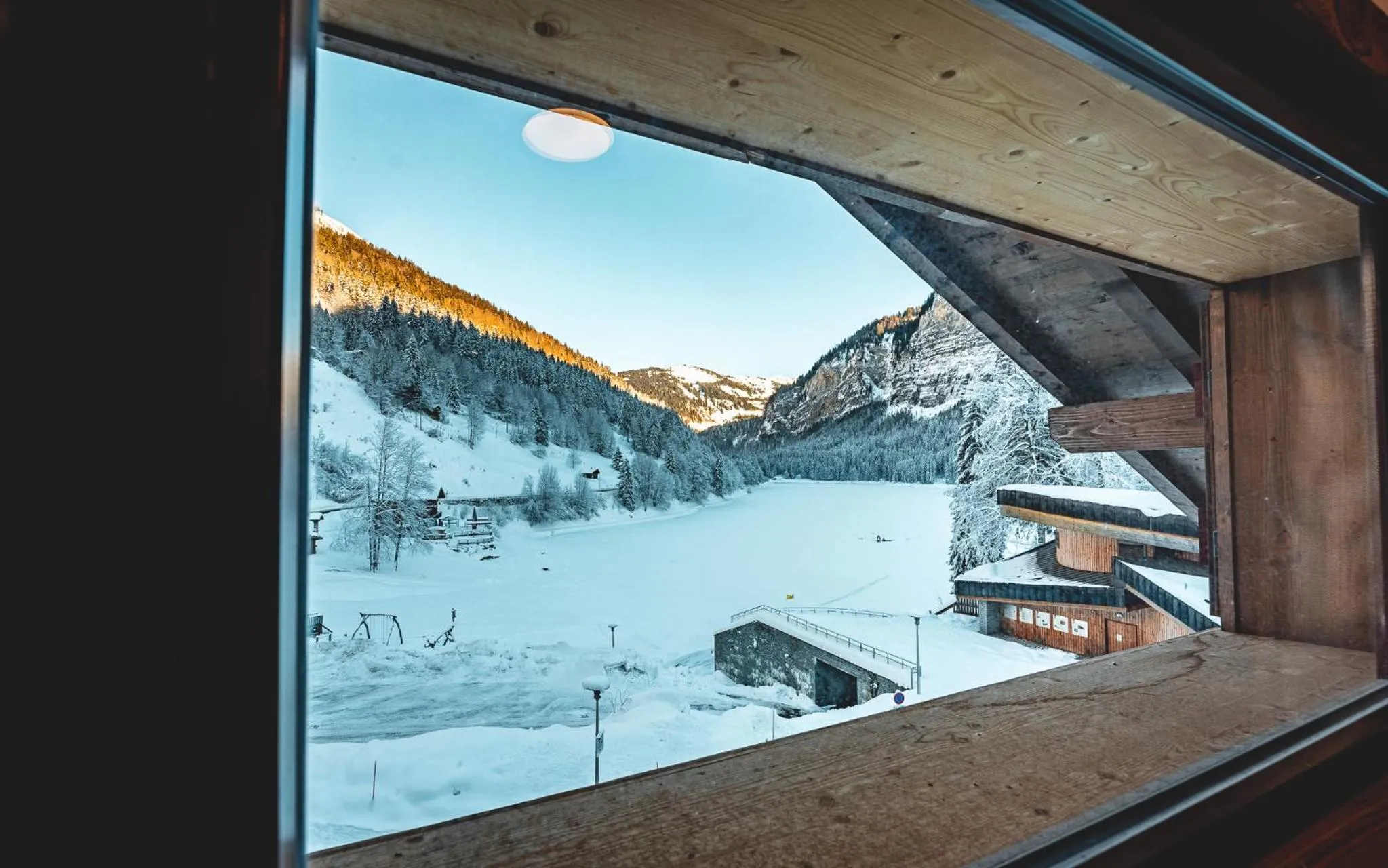 Winter in Hotel Du Lac