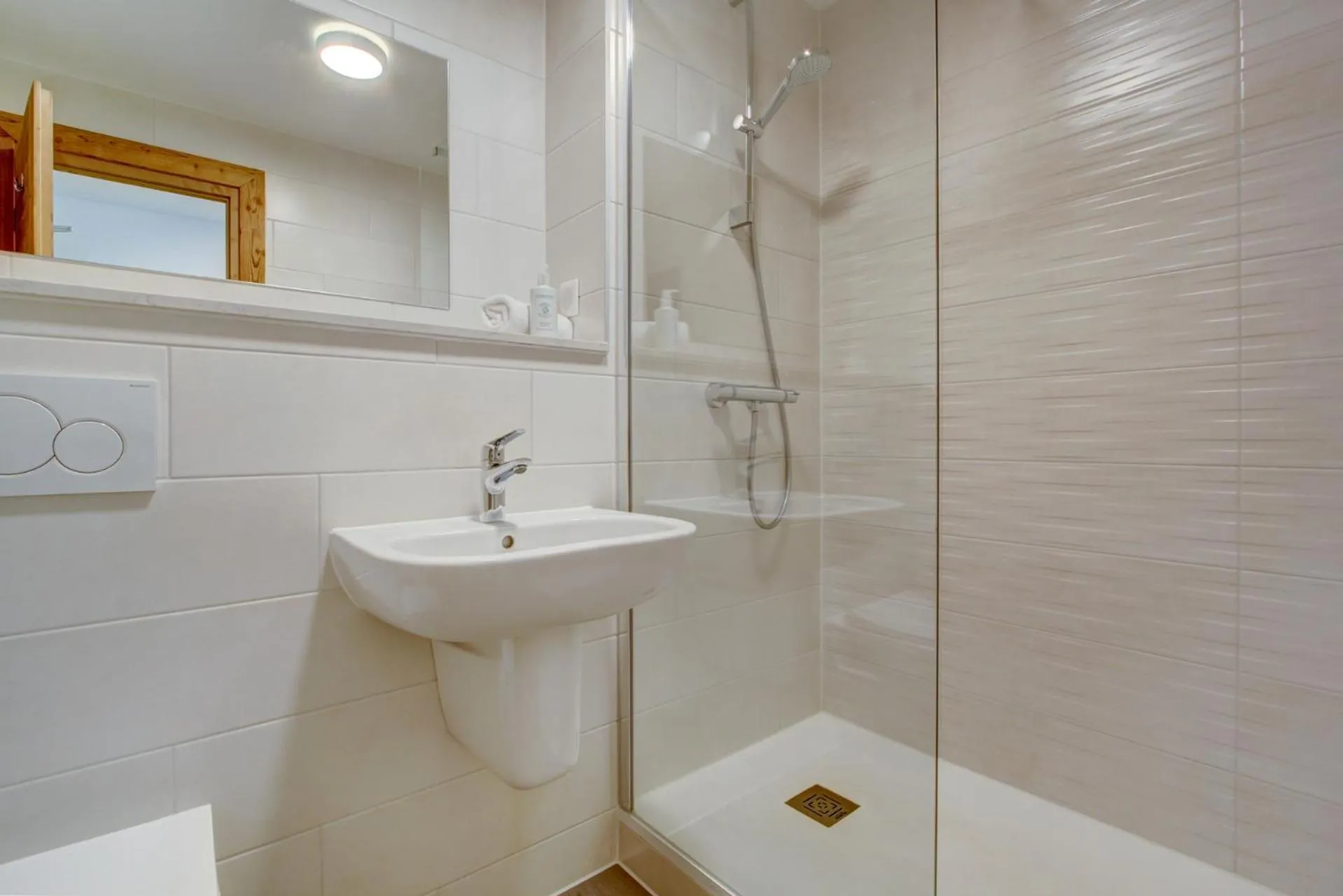 Bathroom in Hotel Du Lac