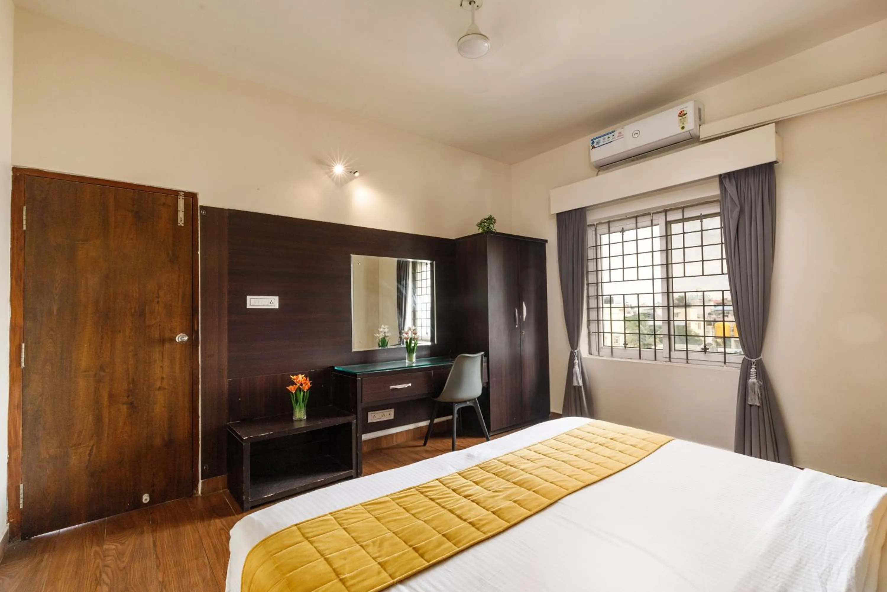 Bed in Eiffel Suites - Kammanahalli