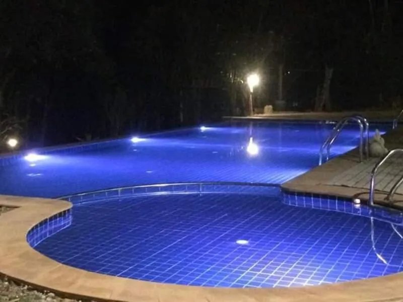 Swimming pool in Baanwangnamkeaw Lodge