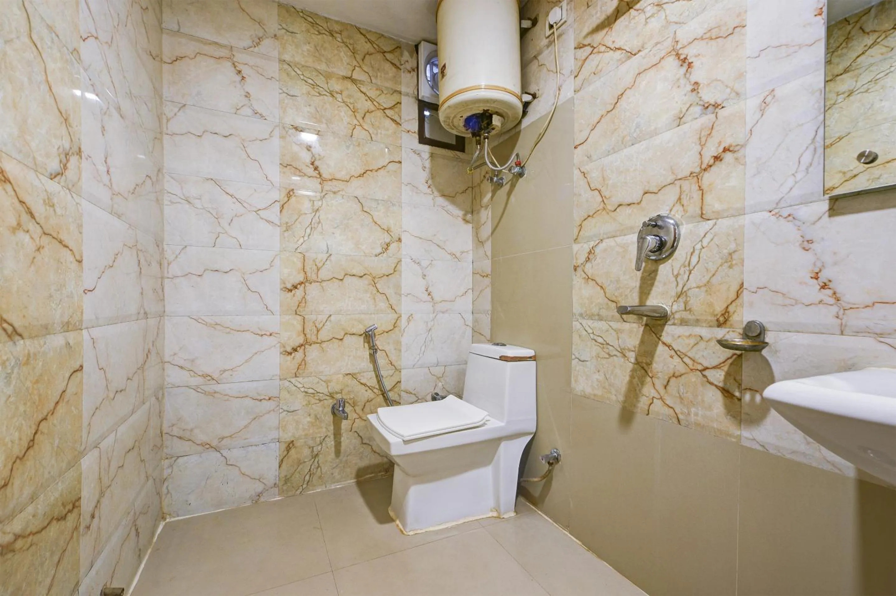 Bathroom in Hotel Shri Vinayak in City Centre at New Delhi Railway Station-By RCG Hotels