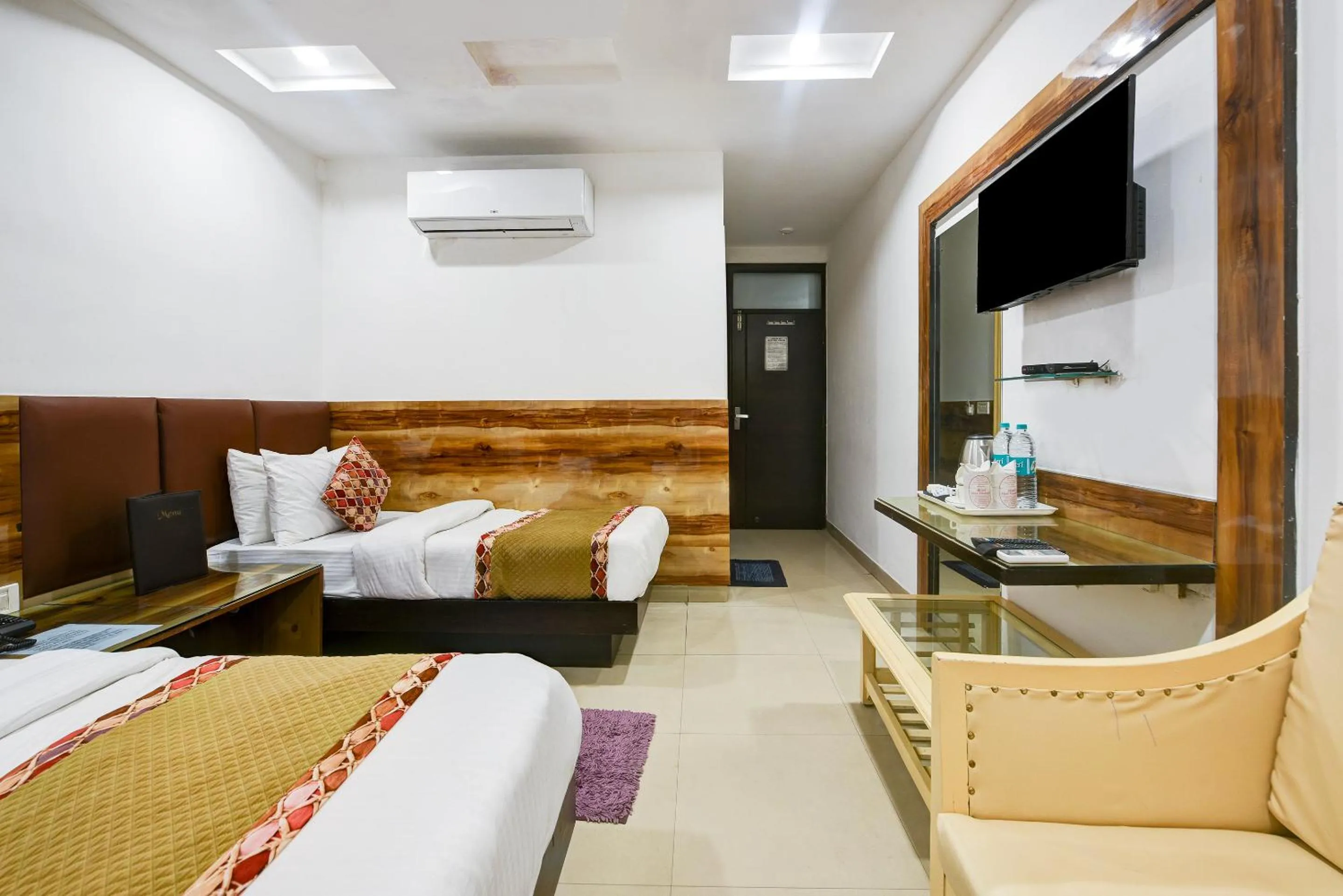 TV and multimedia, Bed in Hotel Shri Vinayak in City Centre at New Delhi Railway Station-By RCG Hotels