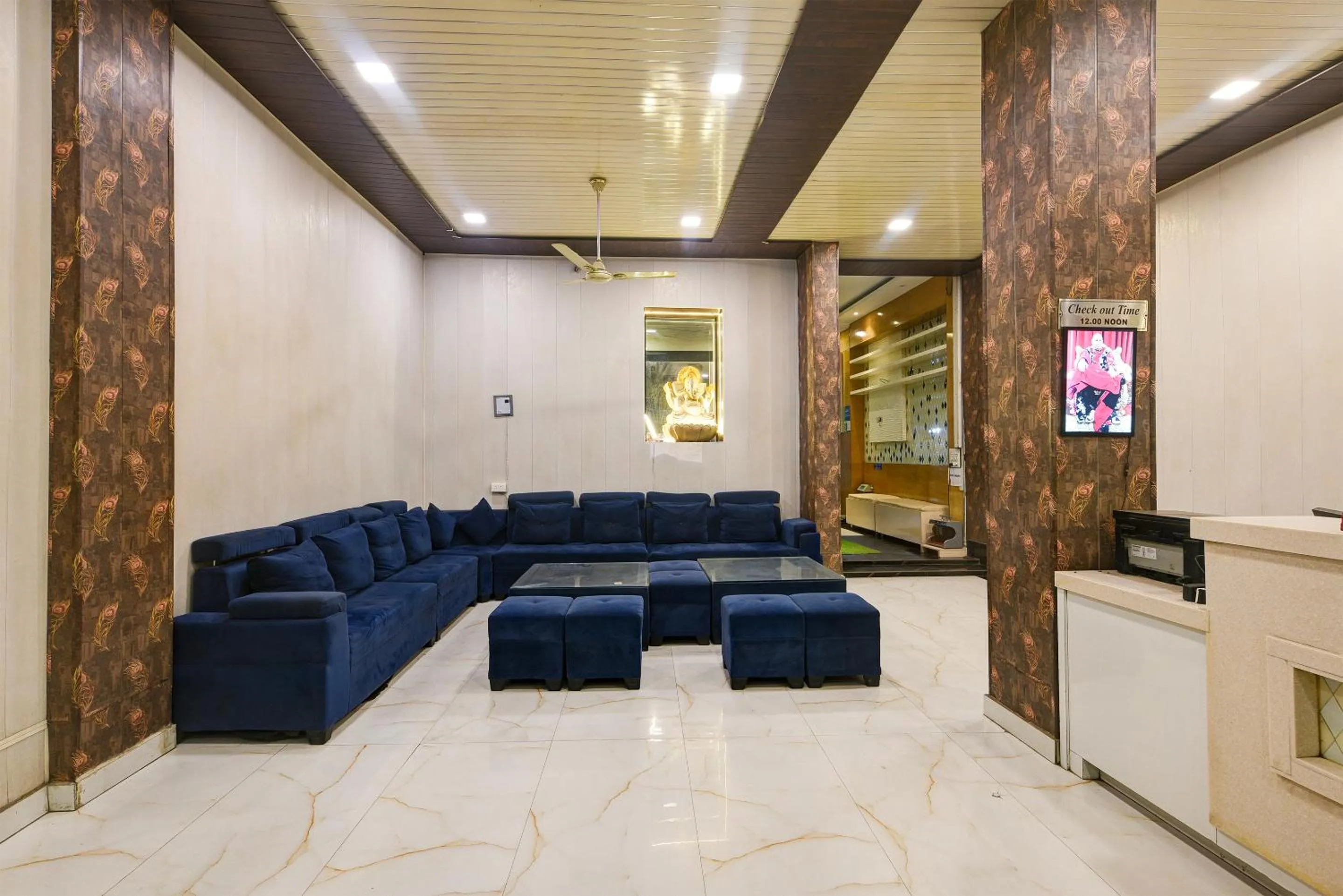 Lobby or reception in Hotel Shri Vinayak in City Centre at New Delhi Railway Station-By RCG Hotels