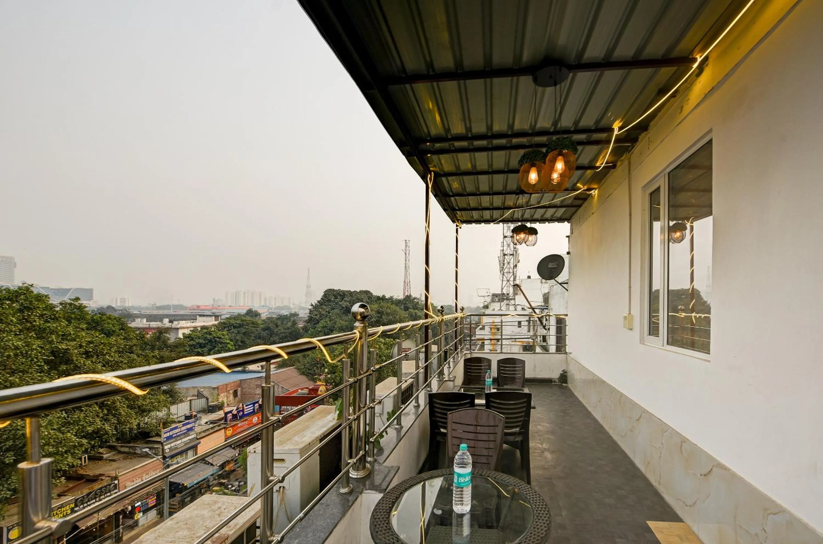 Restaurant/places to eat in Hotel Shri Vinayak in City Centre at New Delhi Railway Station-By RCG Hotels