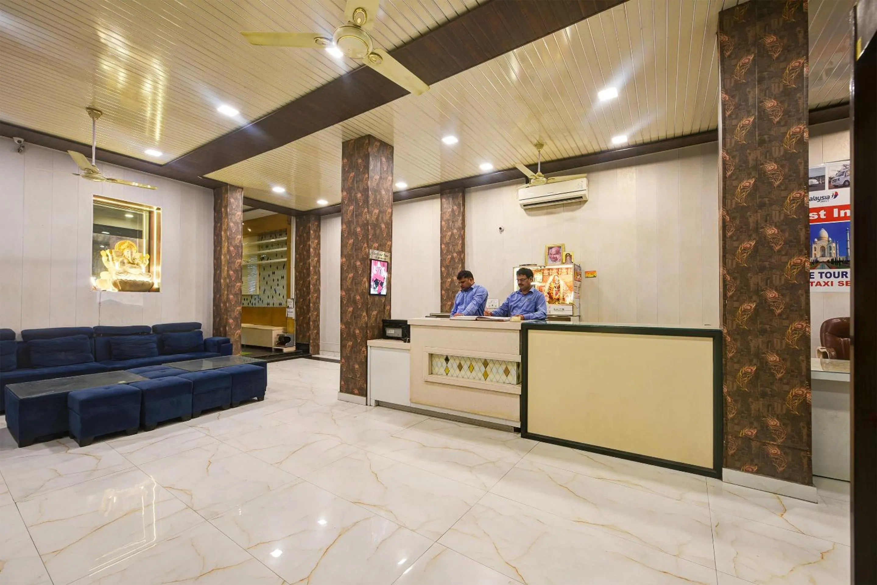 Lobby or reception in Hotel Shri Vinayak in City Centre at New Delhi Railway Station-By RCG Hotels