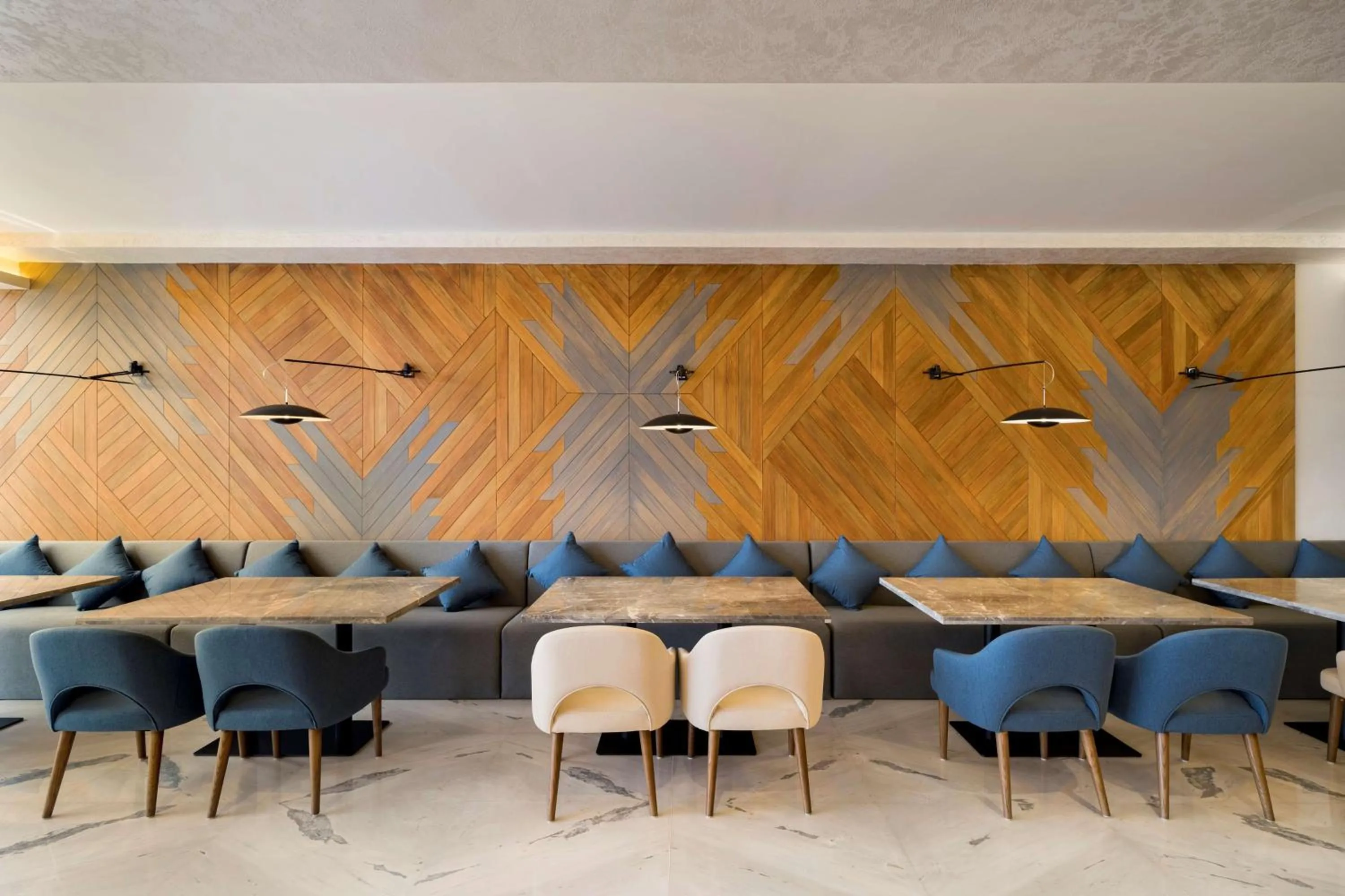 Restaurant/places to eat in Radisson Blu Hotel Riyadh Qurtuba