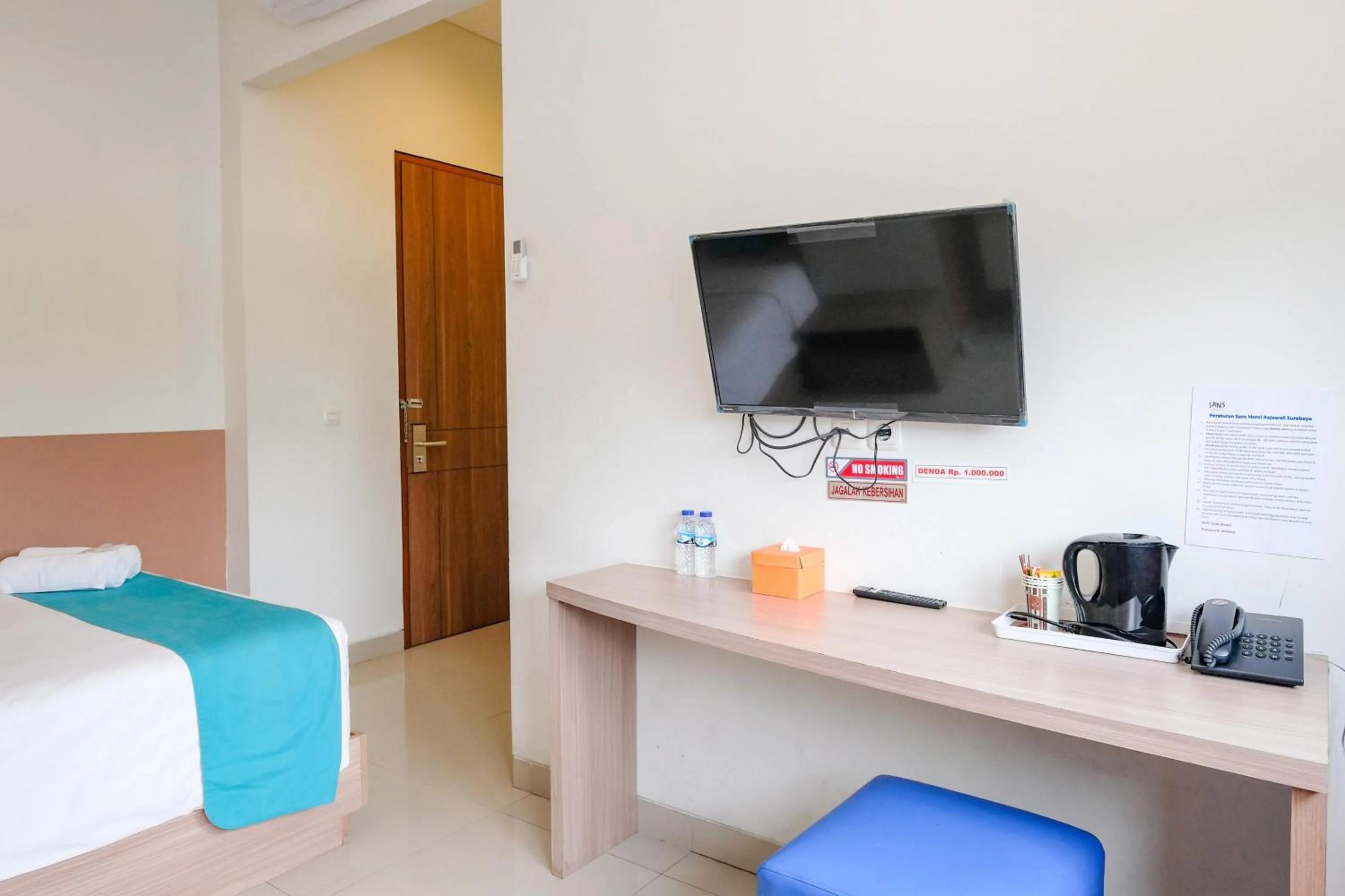 Bedroom, Bed in Sans Hotel Rajawali Surabaya by RedDoorz