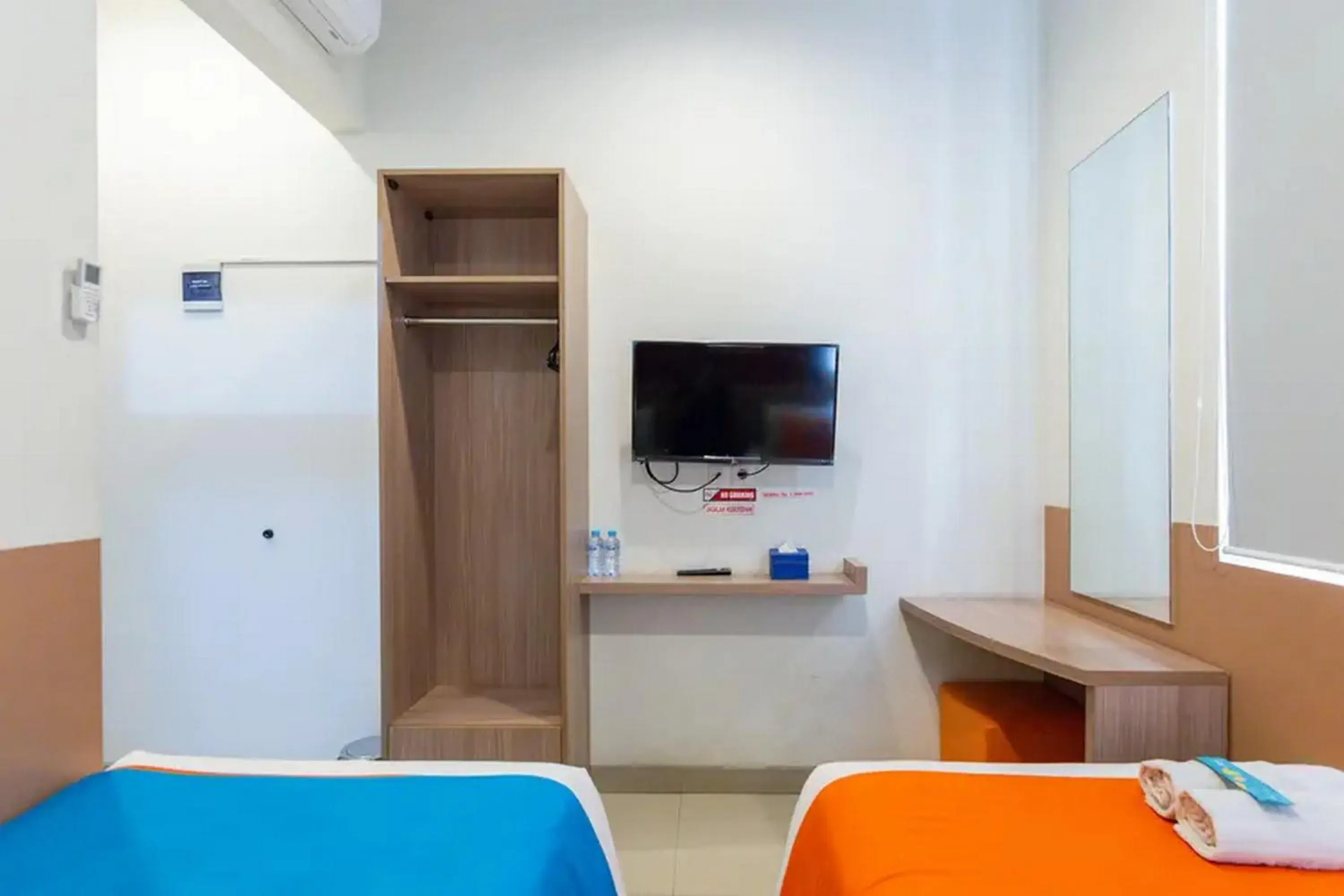 Bed in Sans Hotel Rajawali Surabaya by RedDoorz Bed in Sans Hotel Rajawali Surabaya by RedDoorz