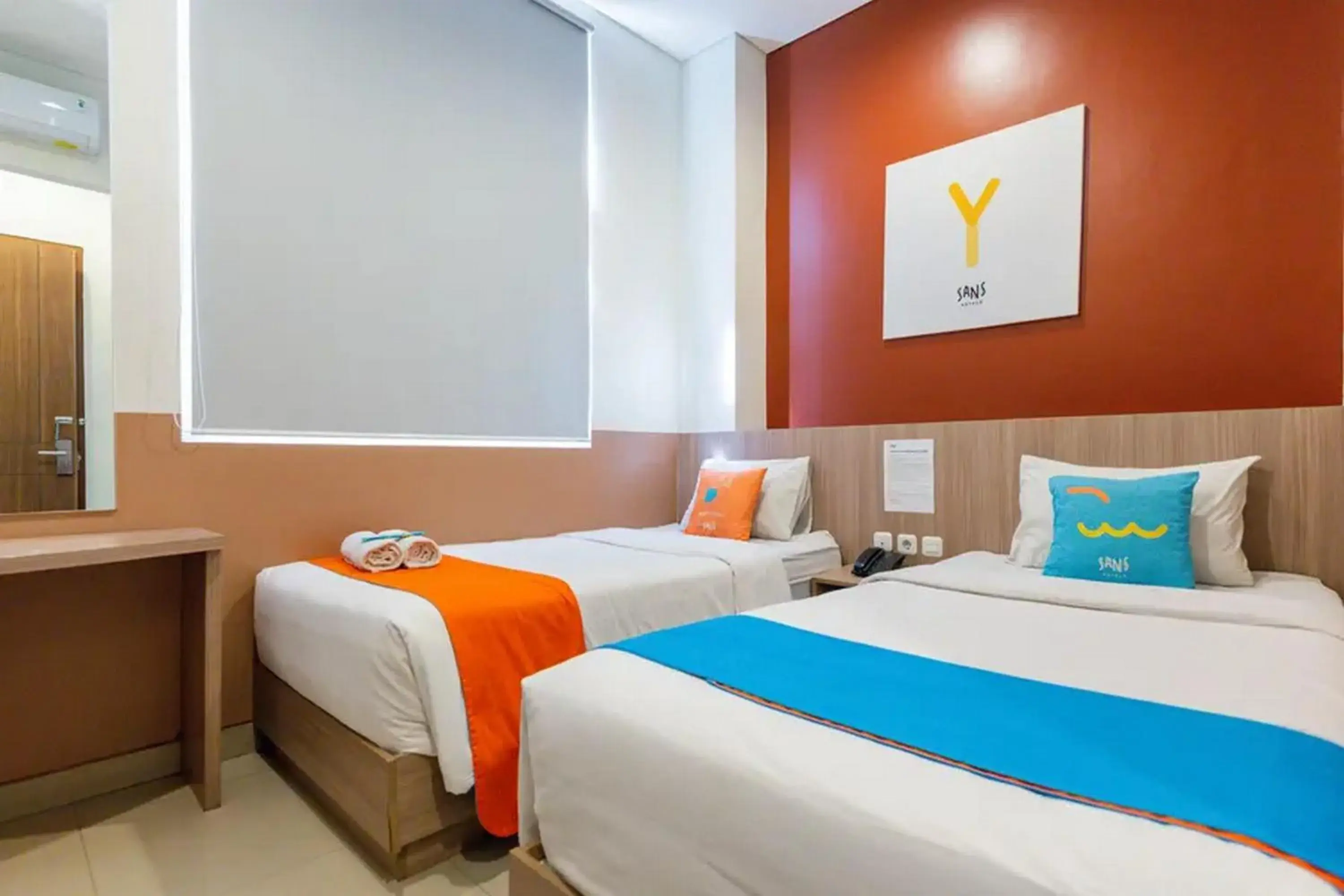 Bed in Sans Hotel Rajawali Surabaya by RedDoorz Bed in Sans Hotel Rajawali Surabaya by RedDoorz