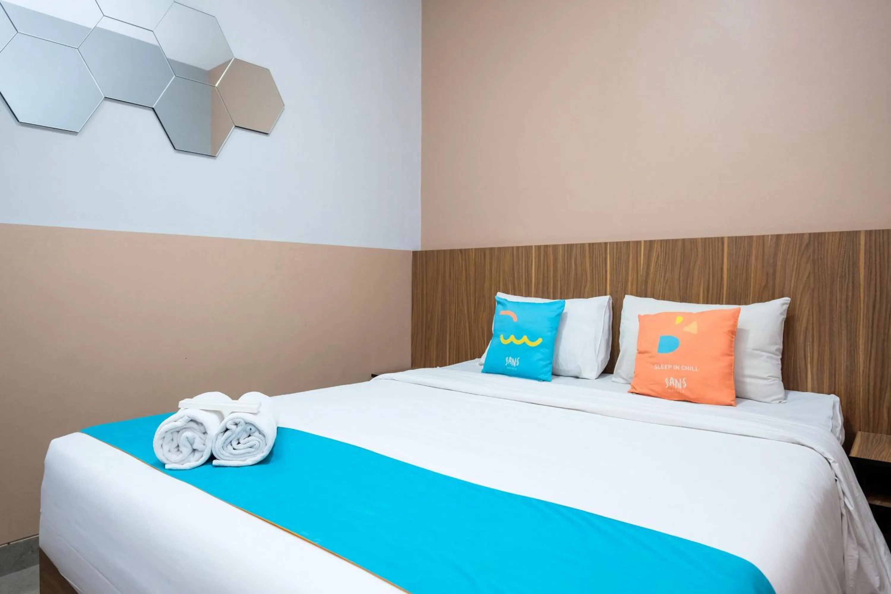 Bedroom, Bed in Sans Hotel Rajawali Surabaya by RedDoorz