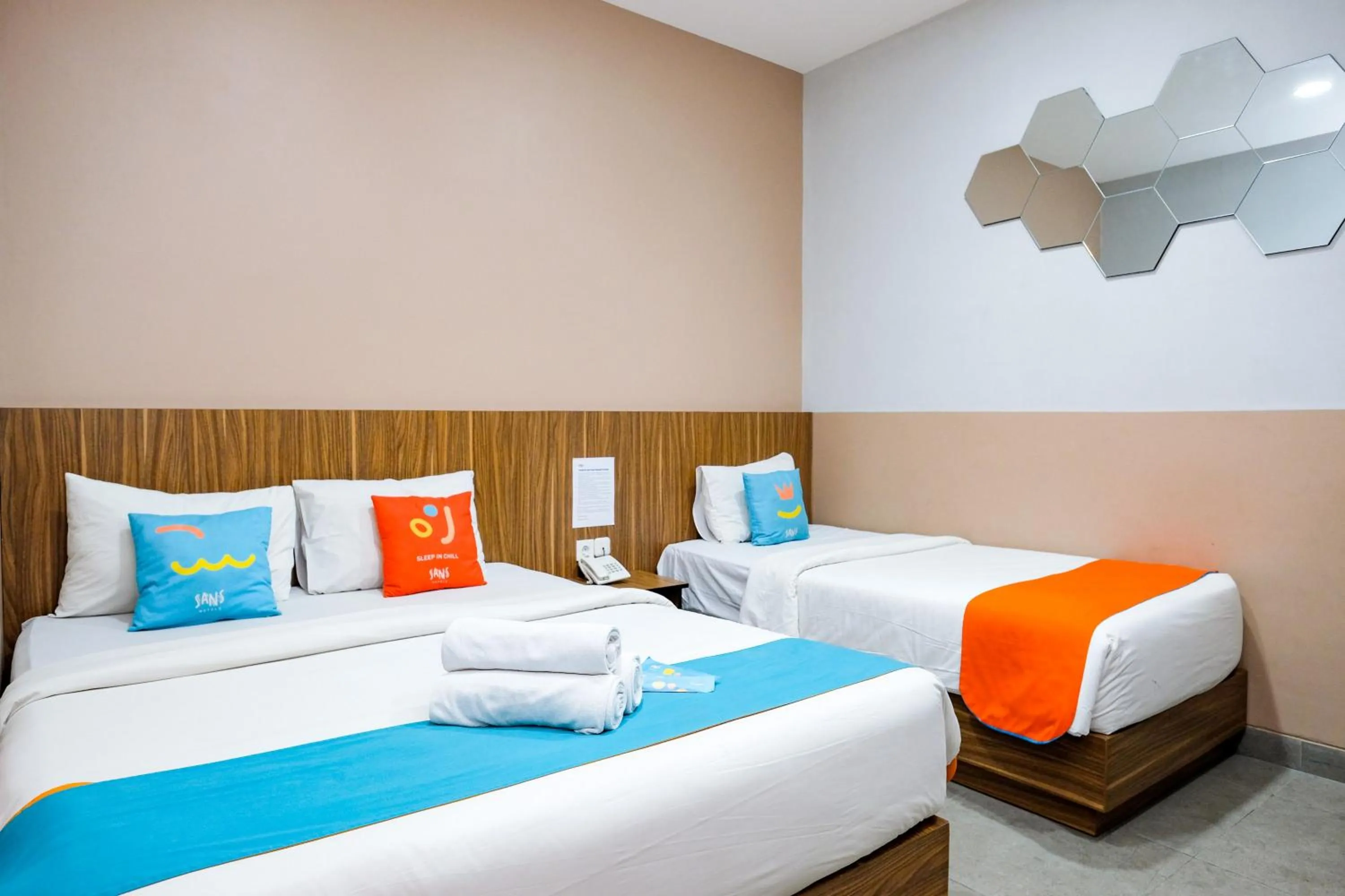 Bedroom, Bed in Sans Hotel Rajawali Surabaya by RedDoorz