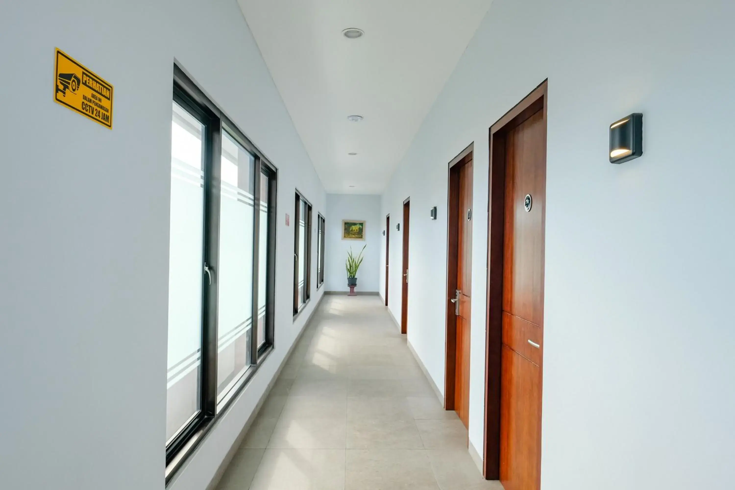 Property building in Sans Hotel Rajawali Surabaya by RedDoorz Property building in Sans Hotel Rajawali Surabaya by RedDoorz
