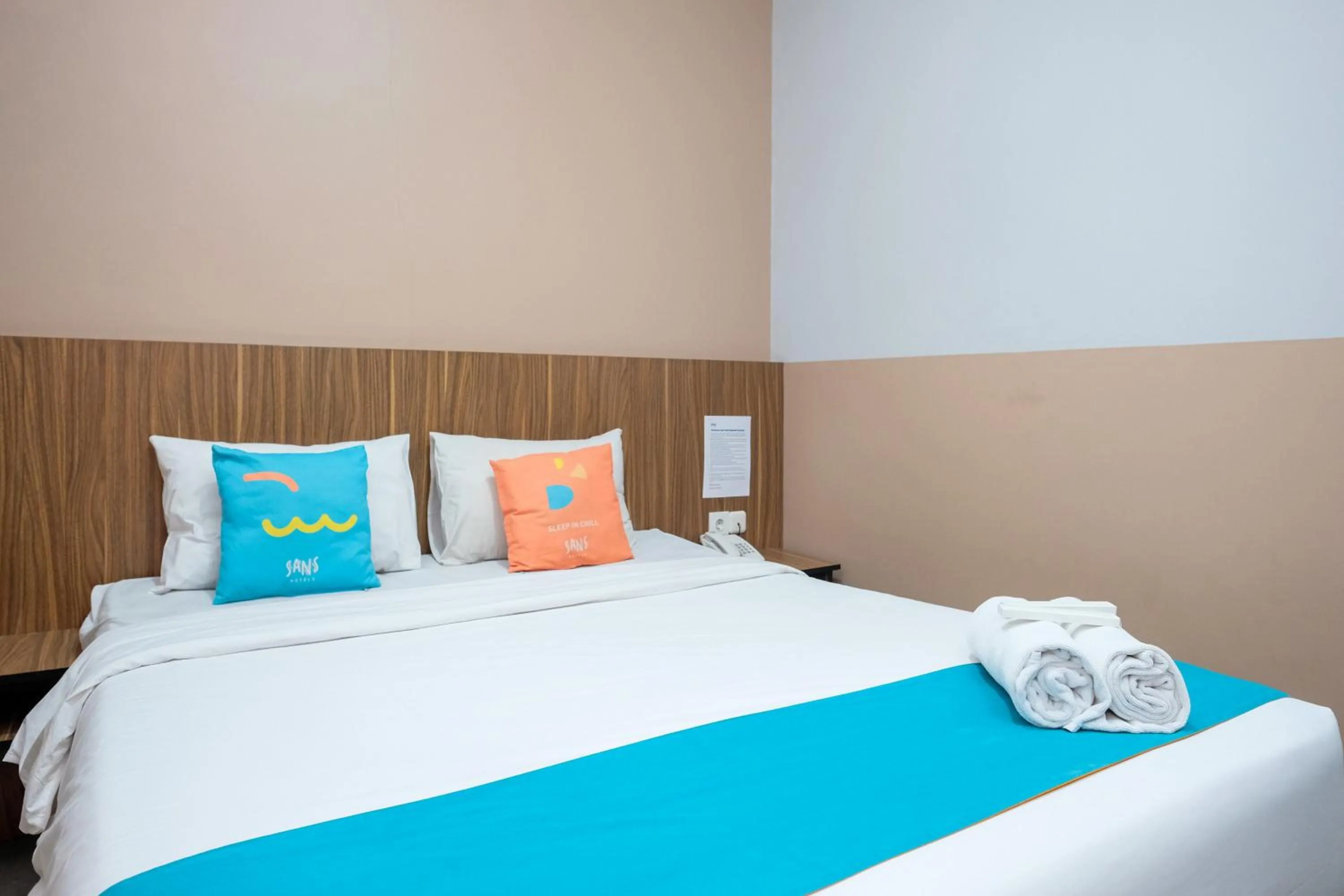 Bedroom, Bed in Sans Hotel Rajawali Surabaya by RedDoorz