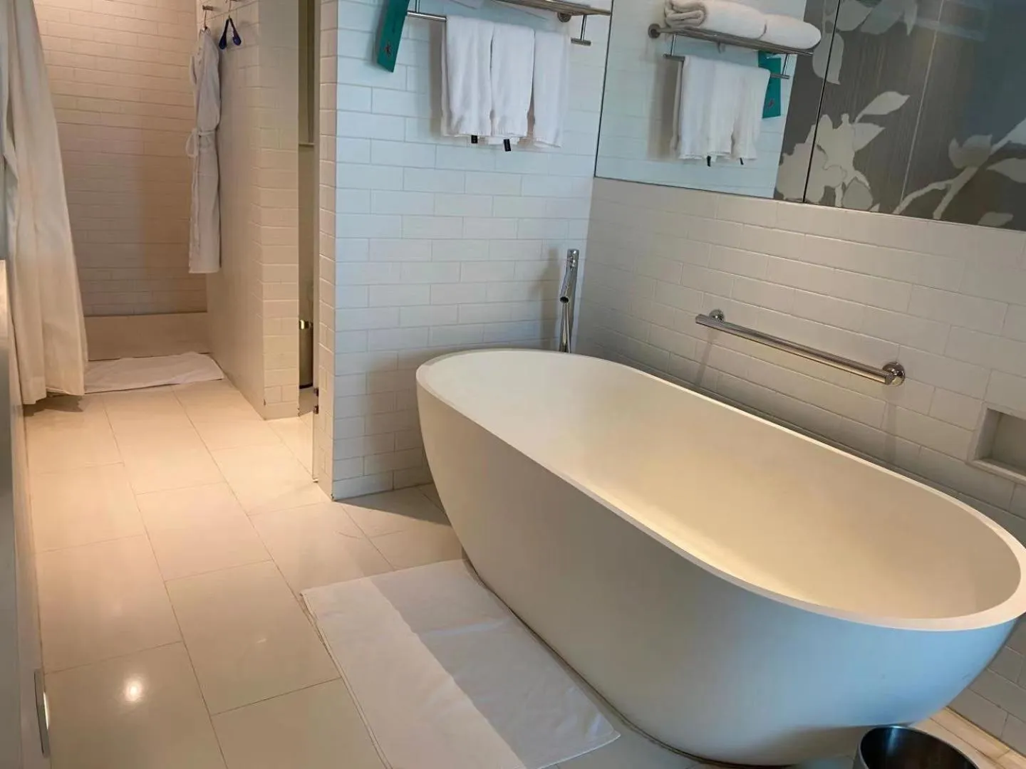 Bathroom in Le Meridien Zhengzhou