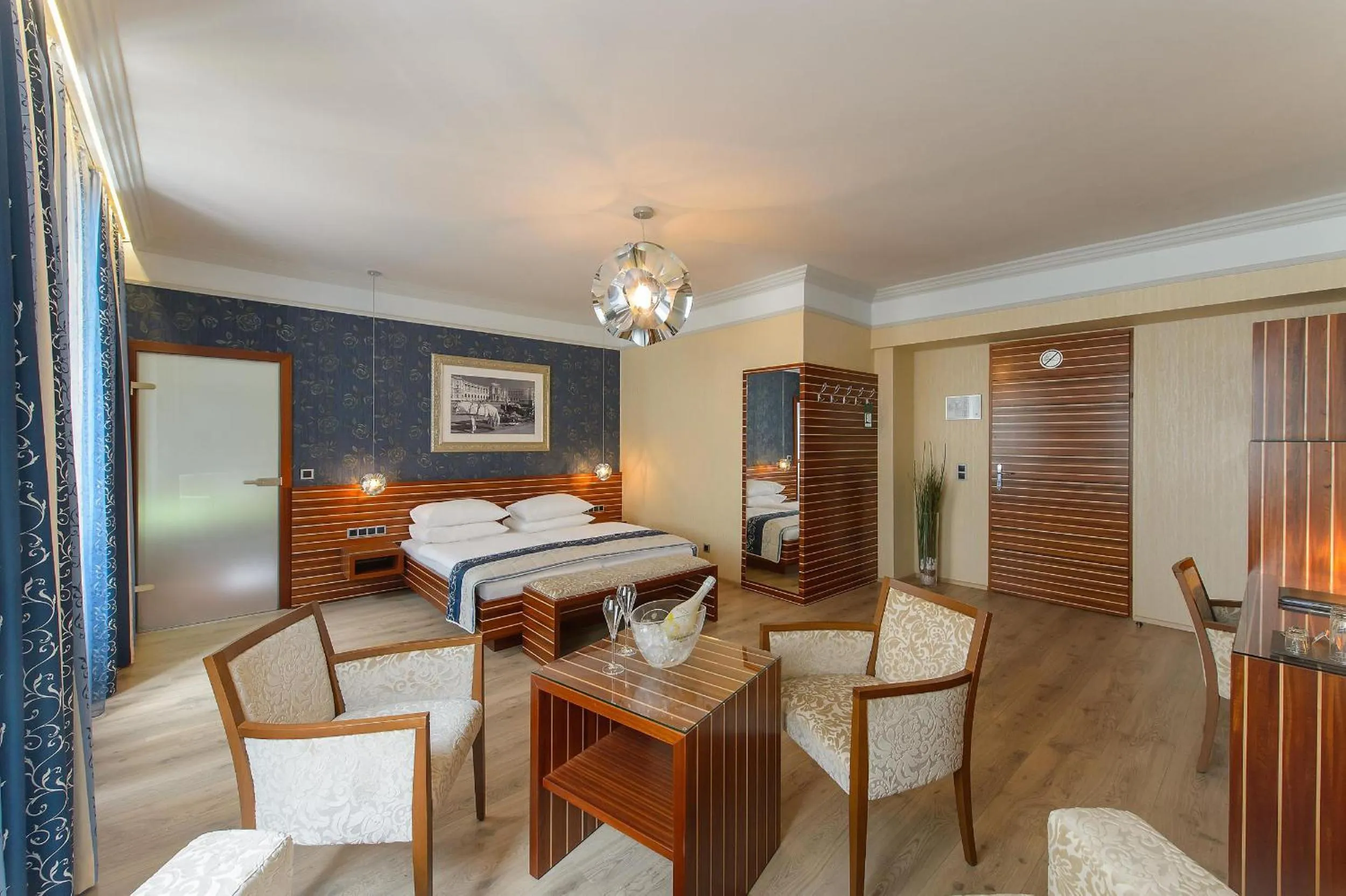 Photo of the whole room, Bed in Hotel Vienna beim Prater